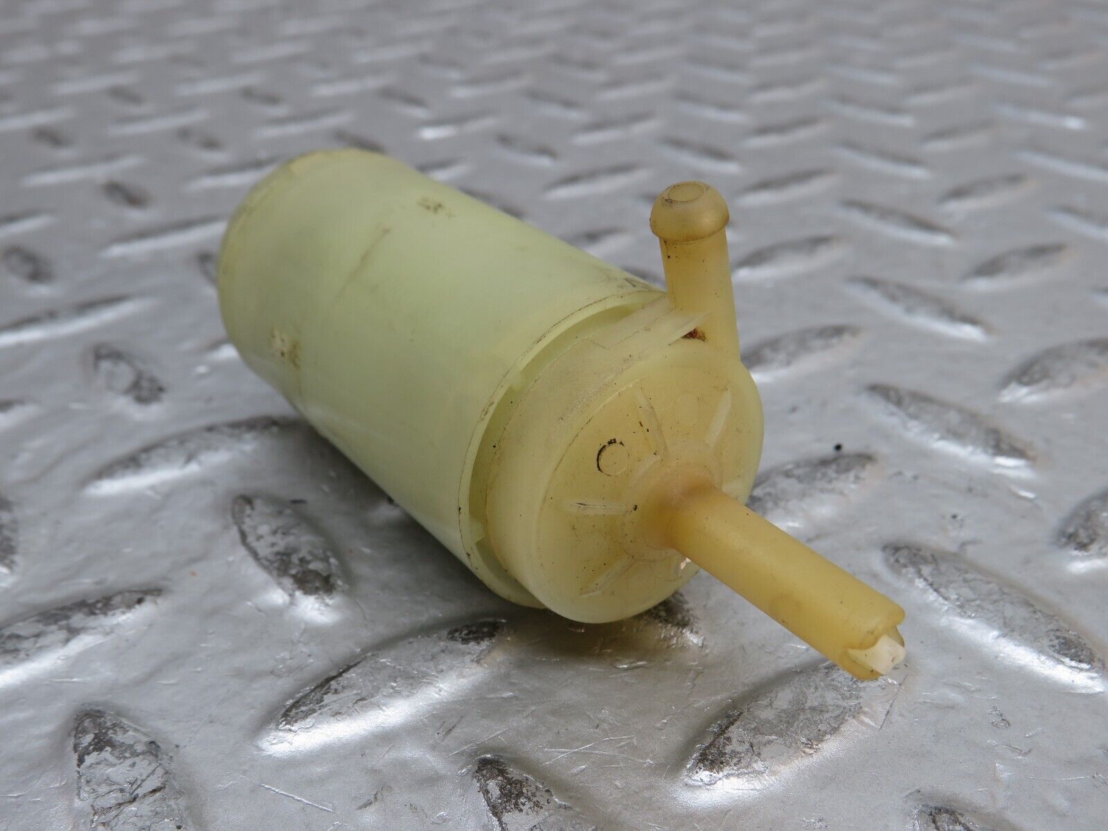 28484 Mercedes-Benz S123 240D Wagon Windscreen Washer Pump VDO 1238690121