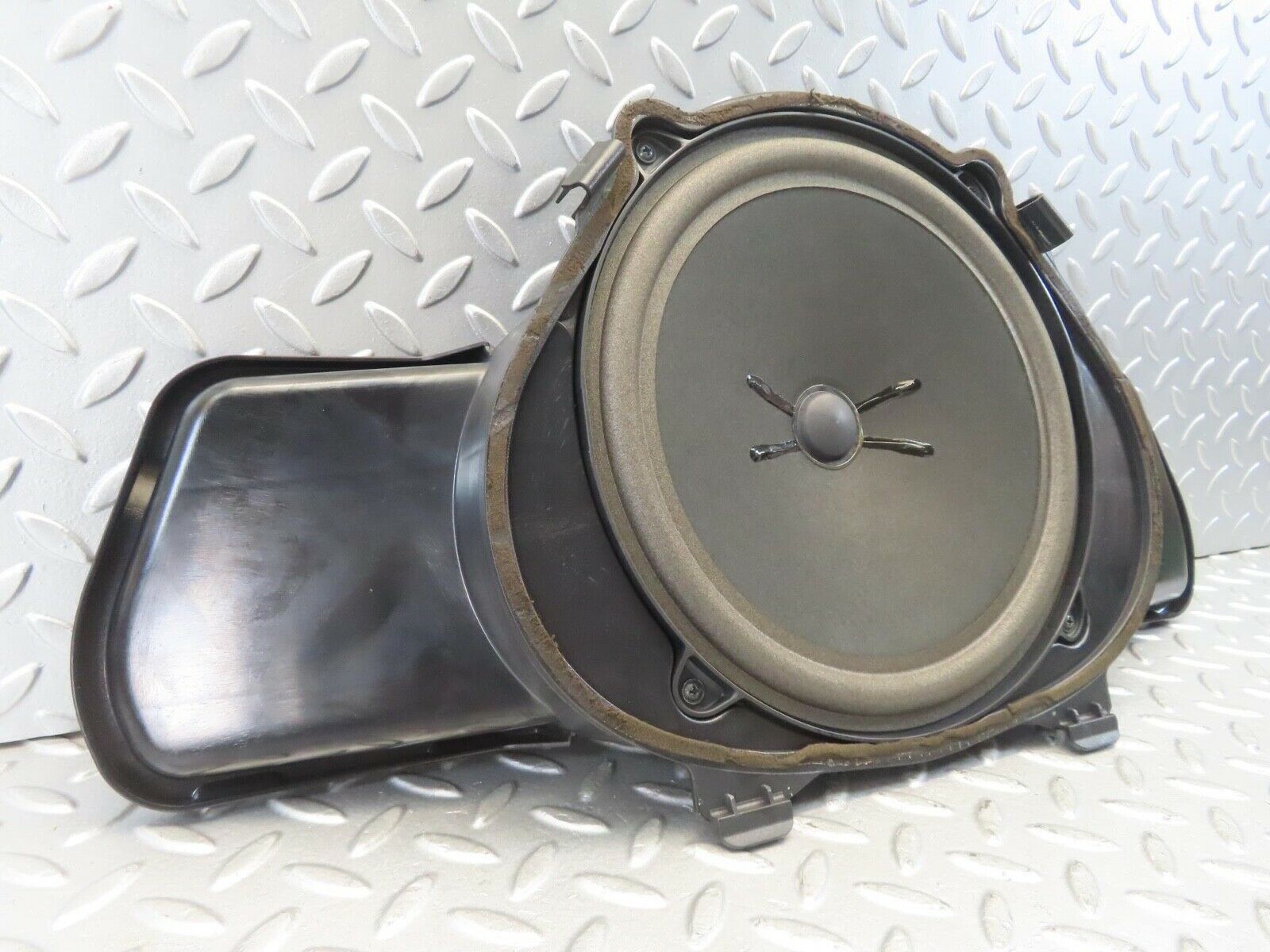 11109 Mercedes-Benz W221 S320 Subwoofer 2218202402