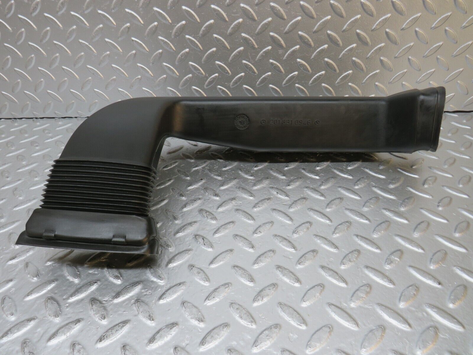 30611 Mercedes-Benz W201 190E 2.0L Air Duct Pipe Hose Left 2018310946