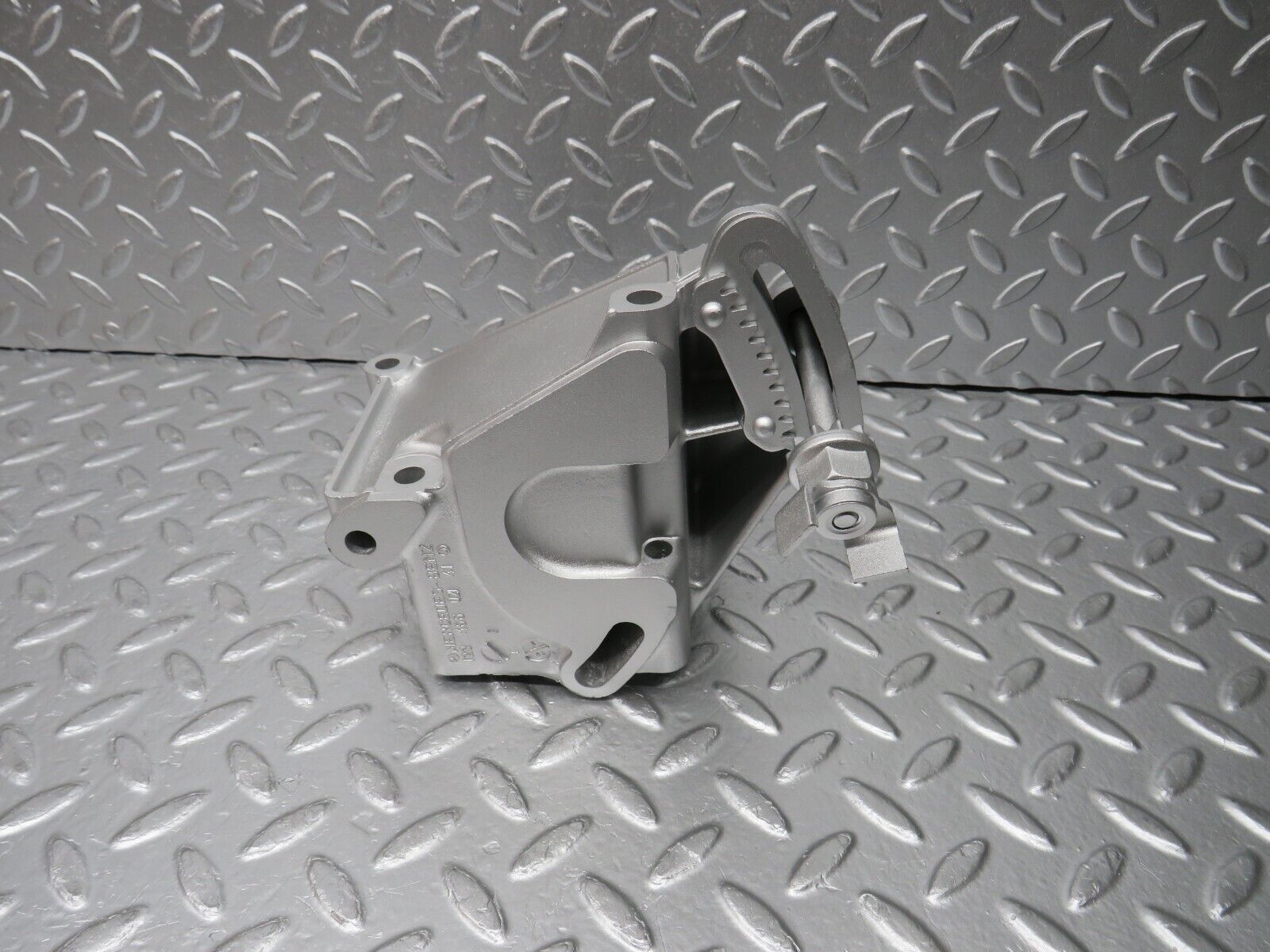 30902 Mercedes-Benz W201 190E 2.0L Power Steering Pump Bracket 1234660241