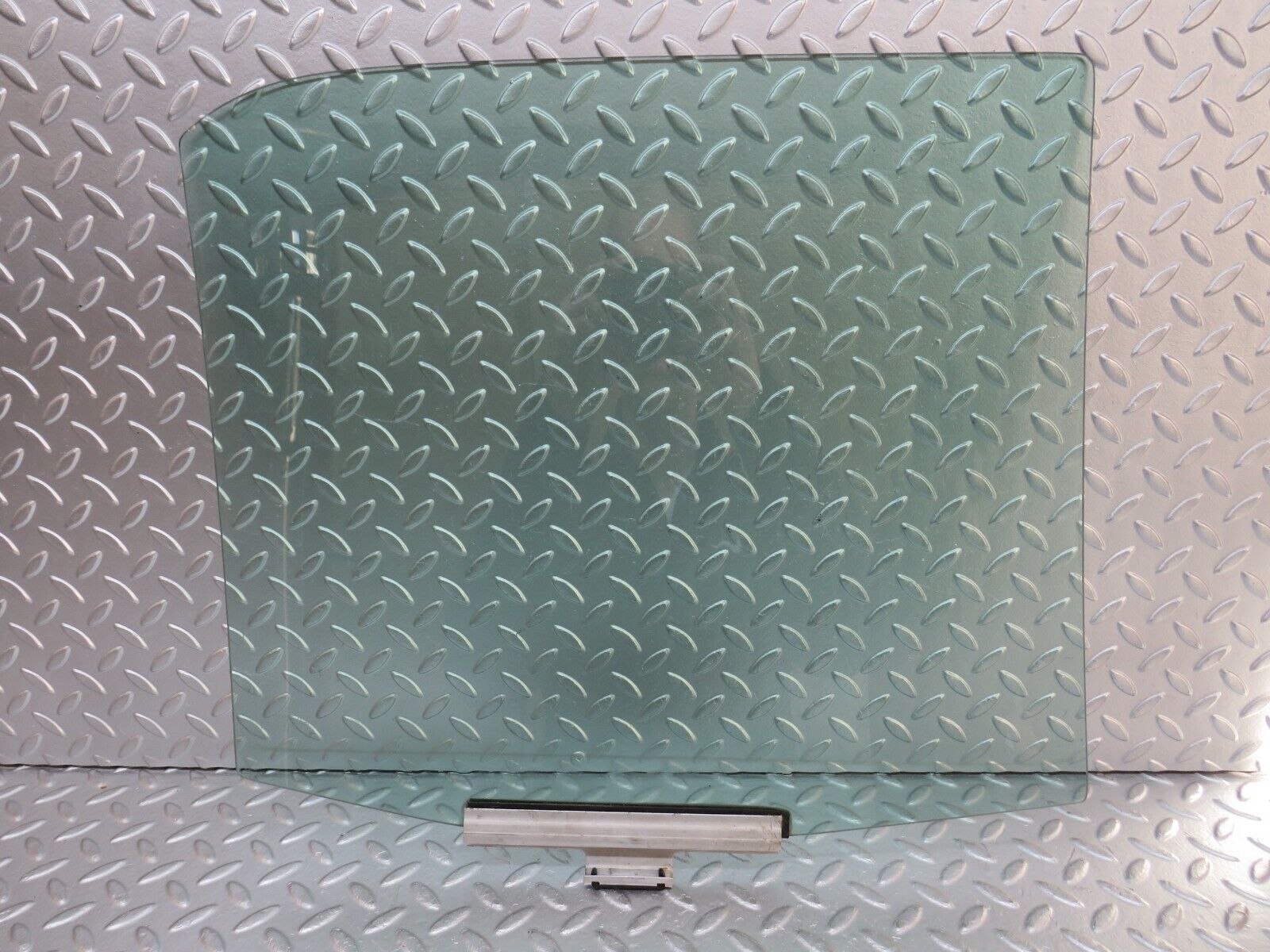 29261 Mercedes-Benz W124 230E Rear Left Door Window Glass