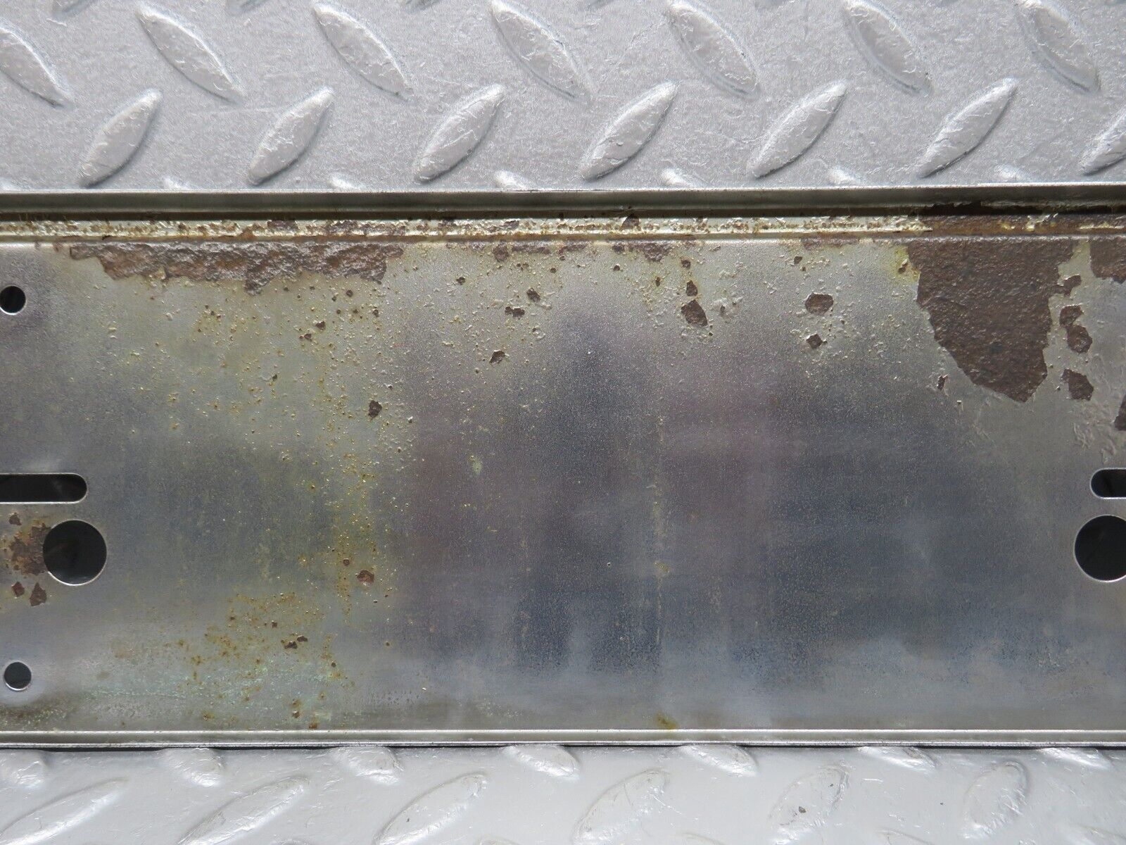 40662 Mercedes-Benz W123 300D Rear Chrome Number Plate Holder