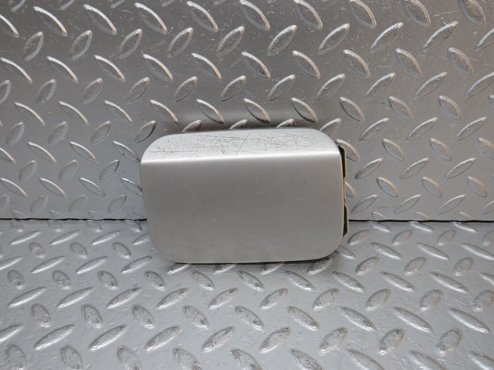 31720 Mercedes-Benz W201 190LE 1.8L Fuel Tank Flap Cap 2015842839