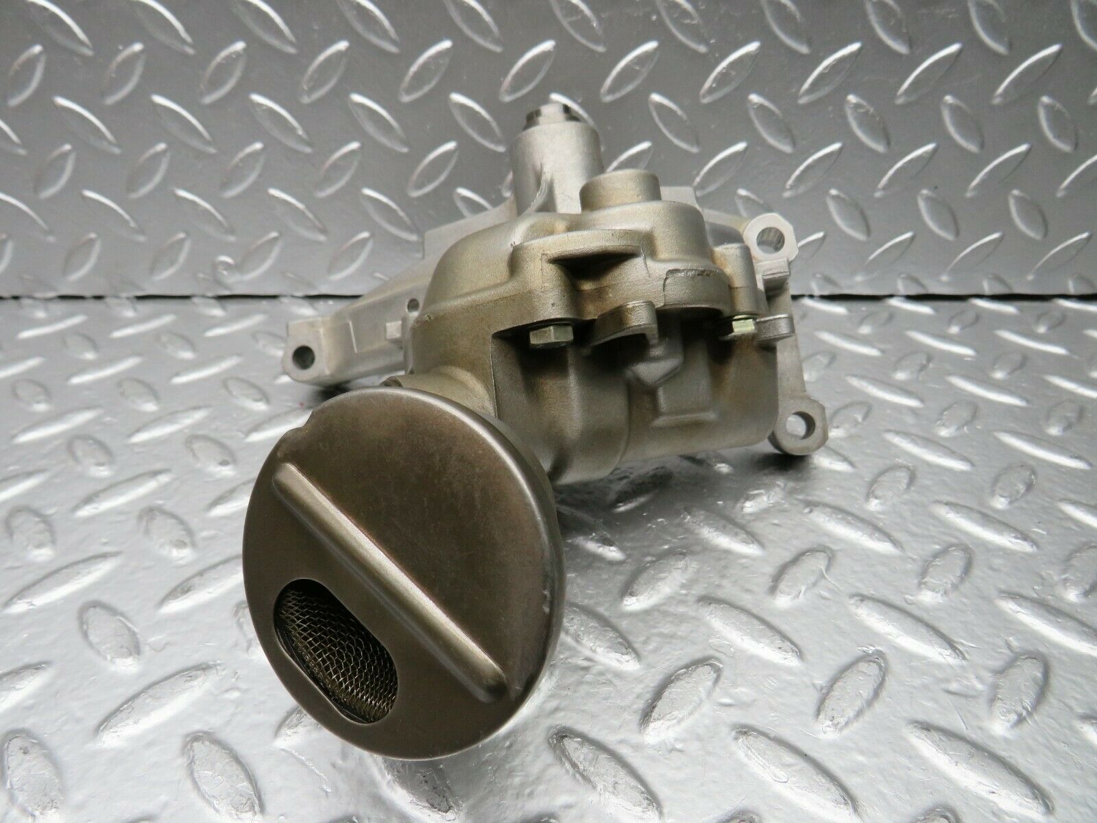 22555 Mercedes-Benz C124 E220 Coupe Oil Pump 1111810201 6041810620