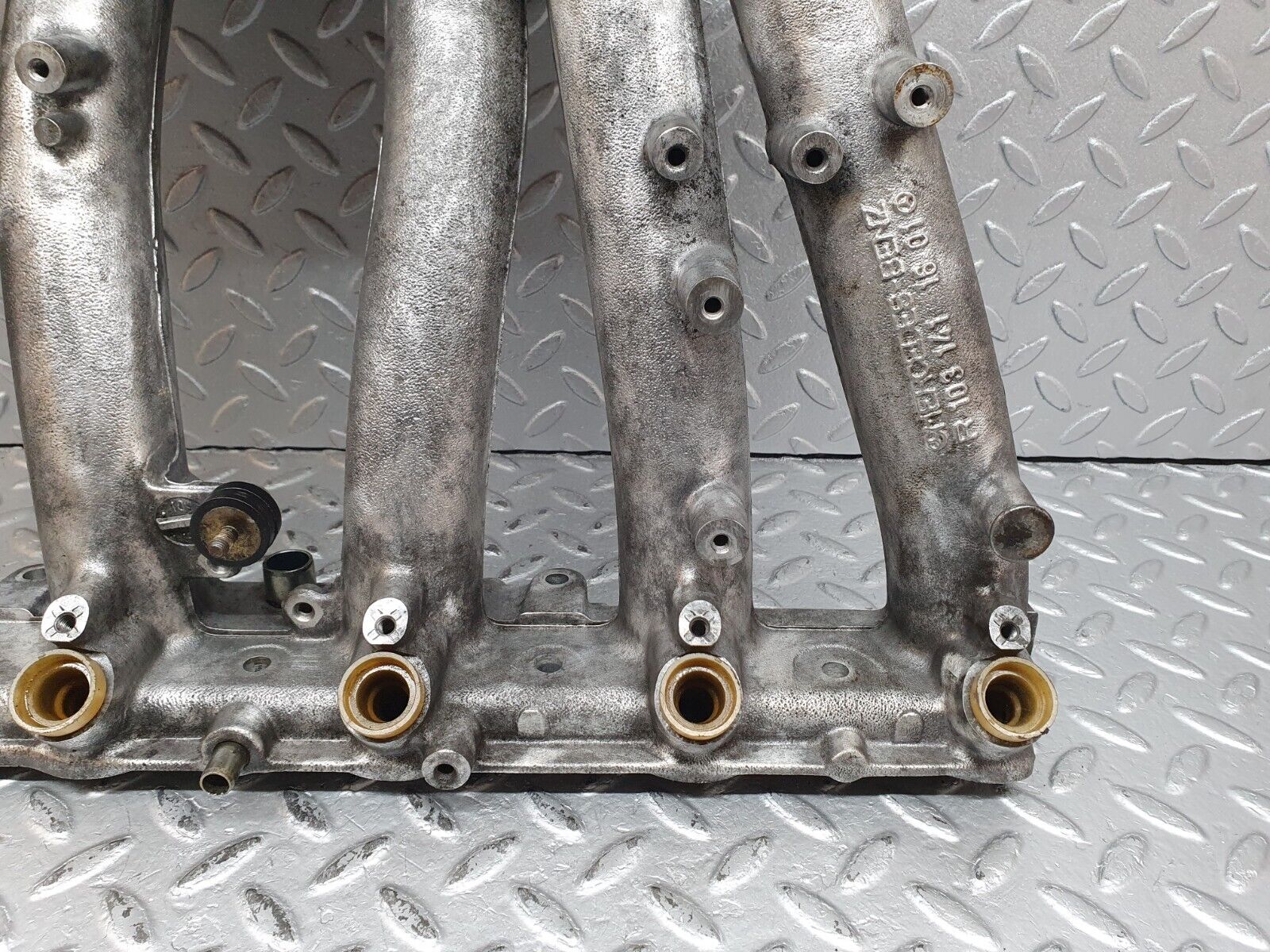 41222 Mercedes-Benz W126 300SE Intake Manifold 1031411601