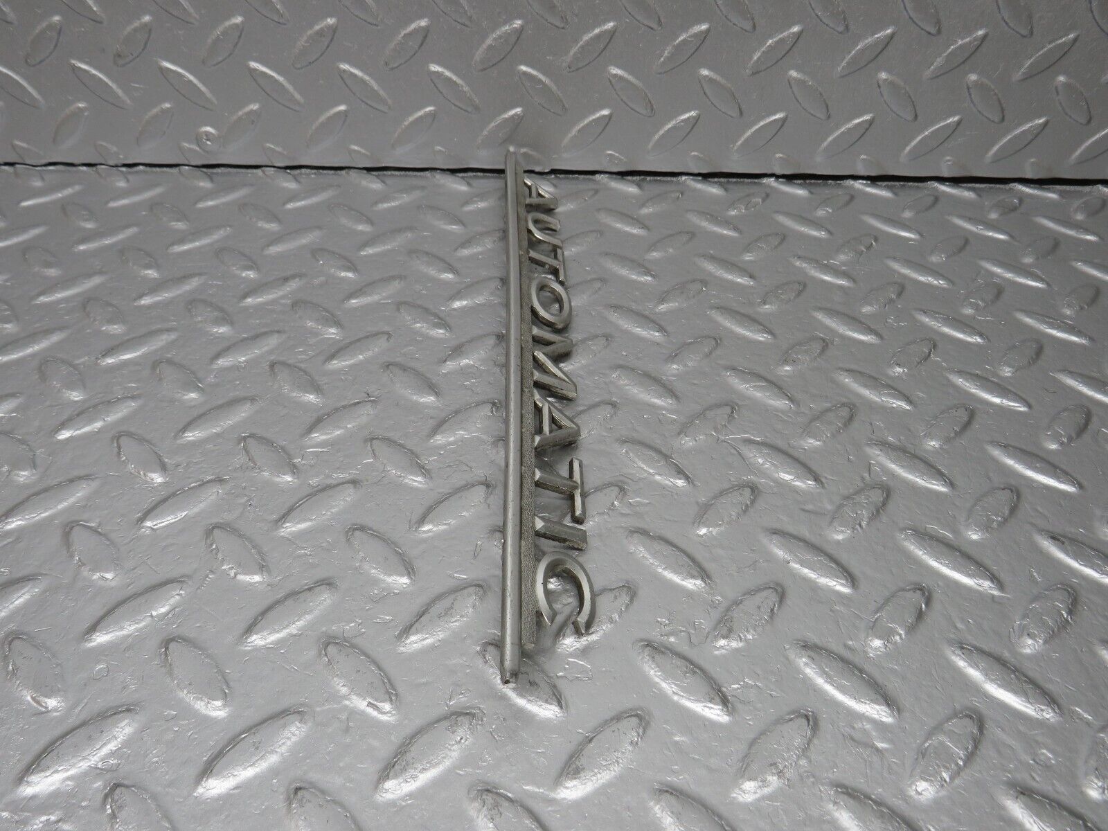 40321 Mercedes-Benz W110 230 Trunk Badge Emblem Automatic