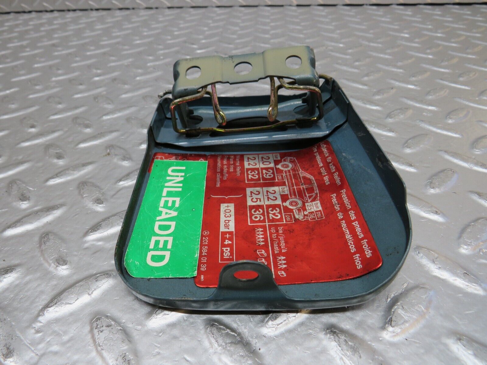 30640 Mercedes-Benz W201 190E 2.0L Fuel Tank Flap Cap 2015840139