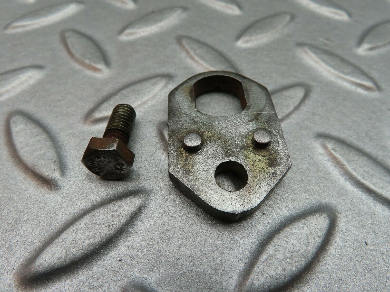 5125 Mercedes-Benz R107 350SL Coupe Fuel Injector Bracket