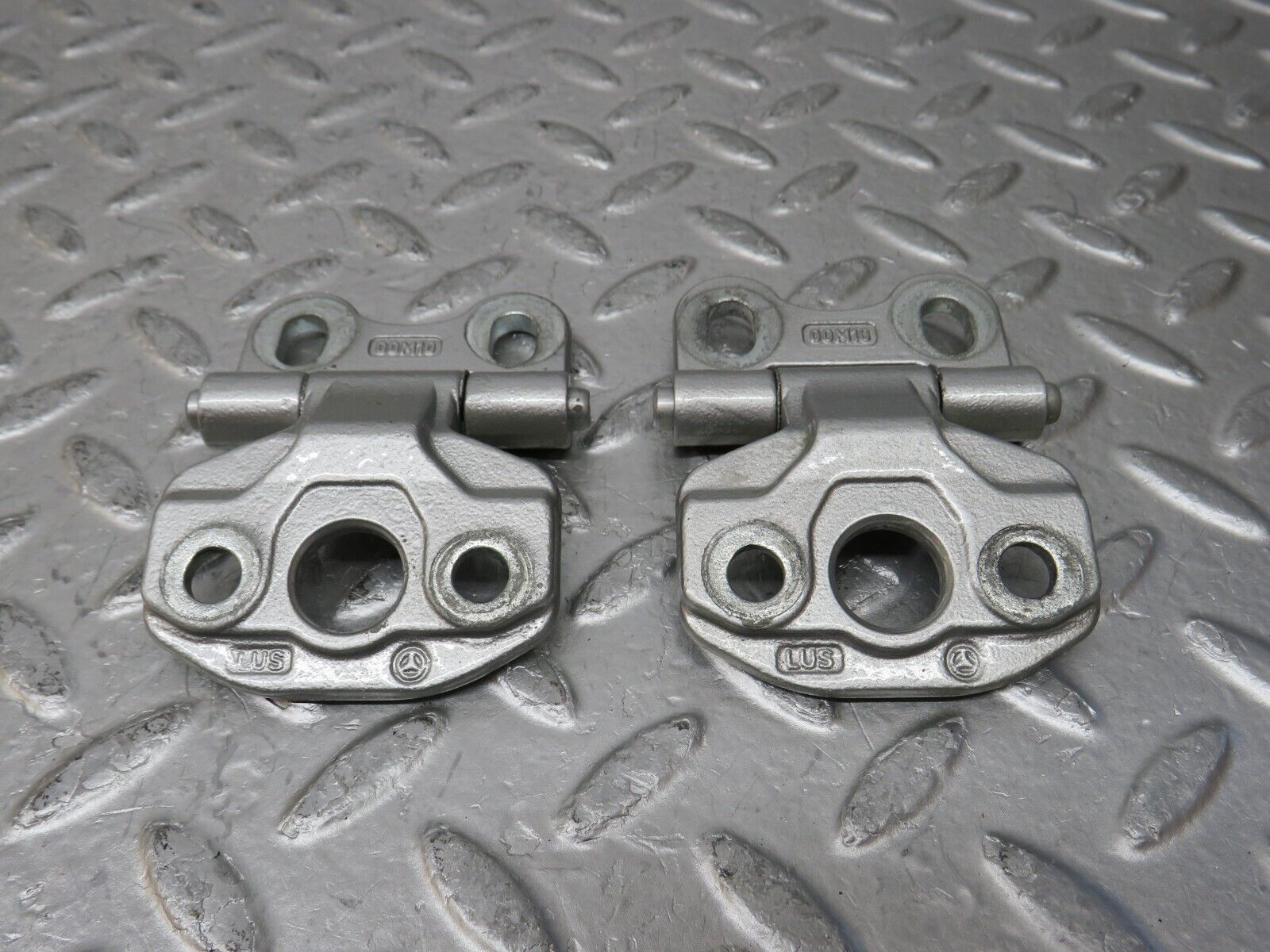 34914 Mercedes-Benz W210 320E Door Hinge Right Side