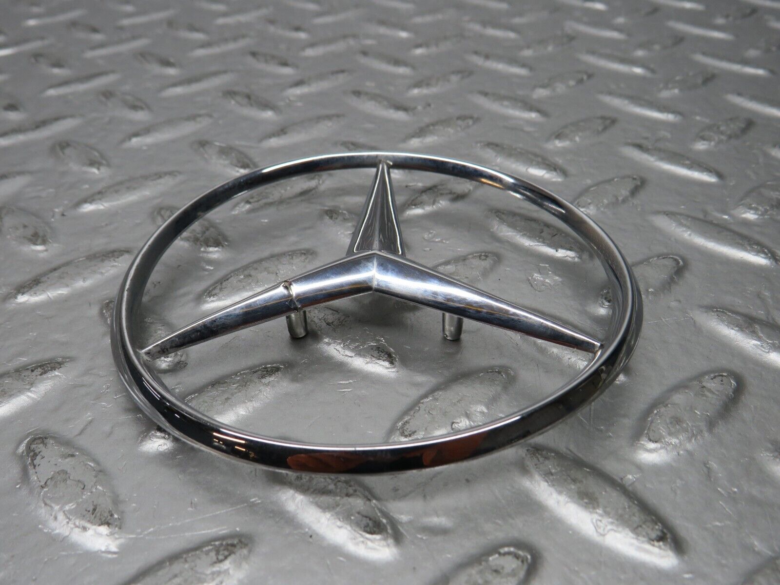 30880 Mercedes-Benz W201 190E 2.0L Chrome Rear Emblem 2017580058