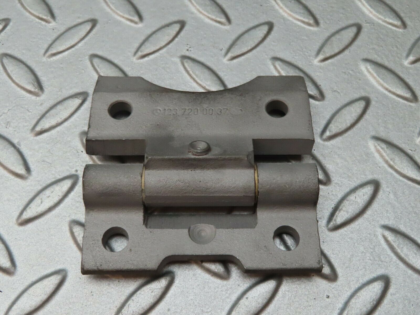 4158 Mercedes-Benz C123 230CE Coupe Door Hinge 1237200037