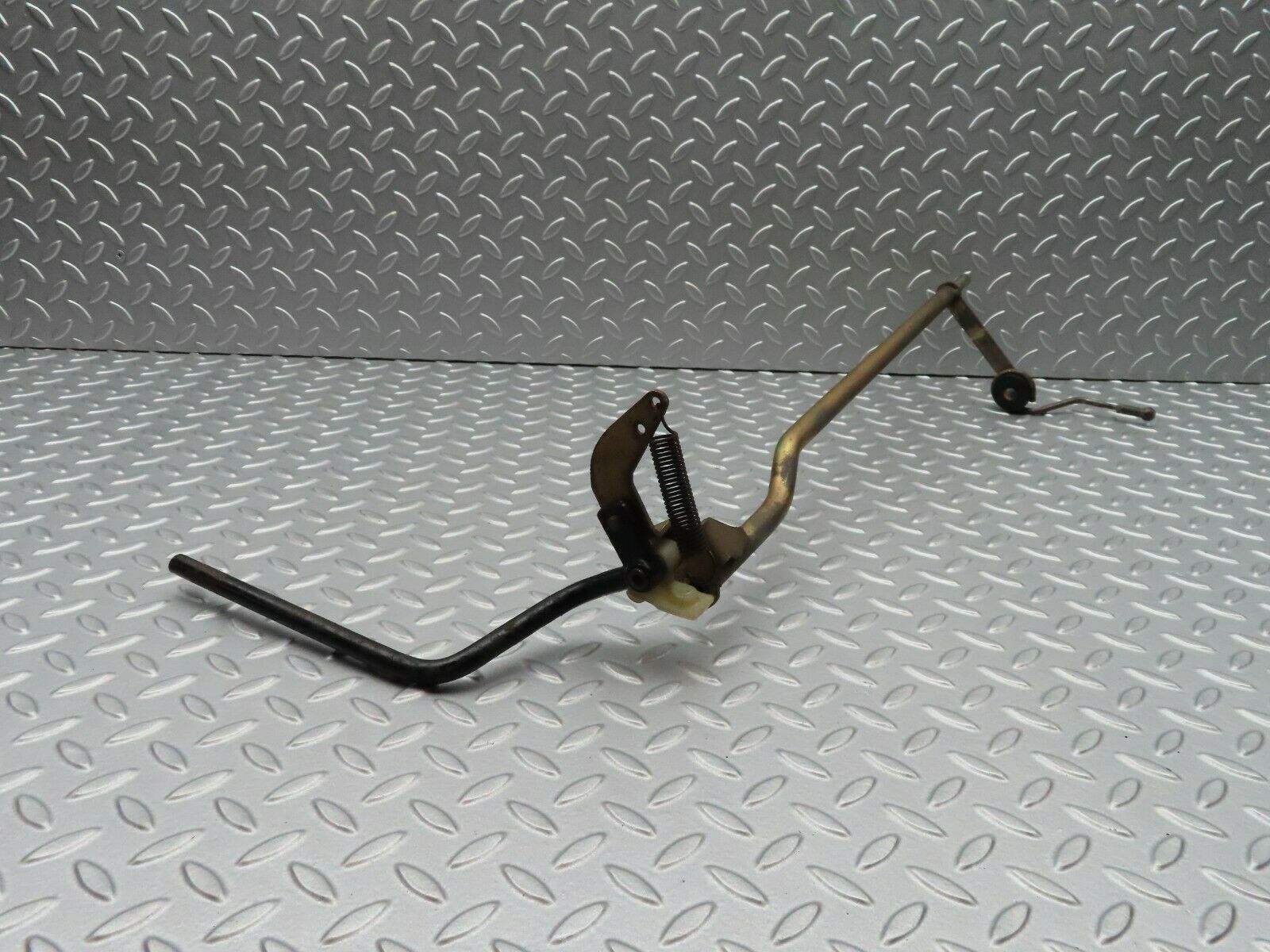 5074 Mercedes-Benz R107 350SL Coupe Accelerator Pedal Linkage