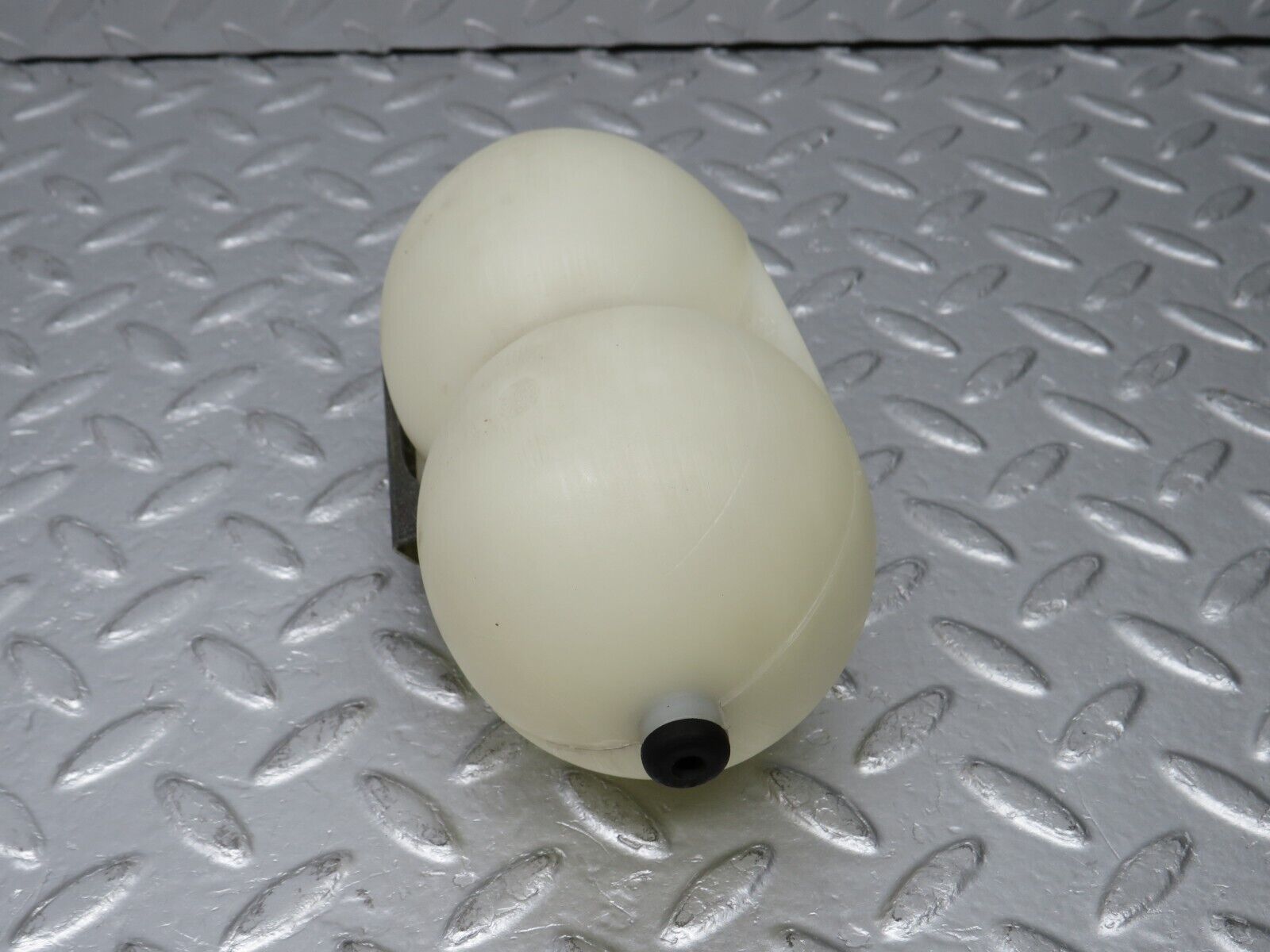 38789 Mercedes-Benz W201 190E 2.6L Vacuum Reservoir