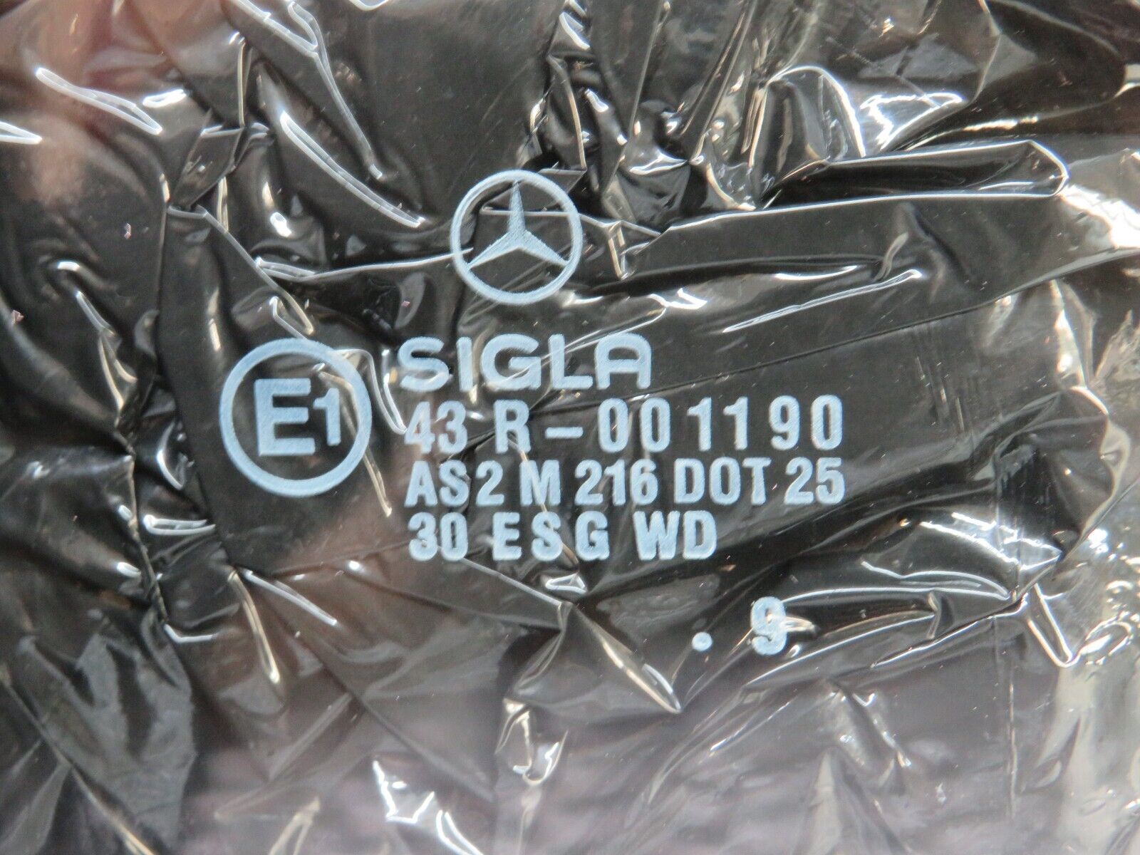 29263 Mercedes-Benz W124 230E Front Right Door Window Glass