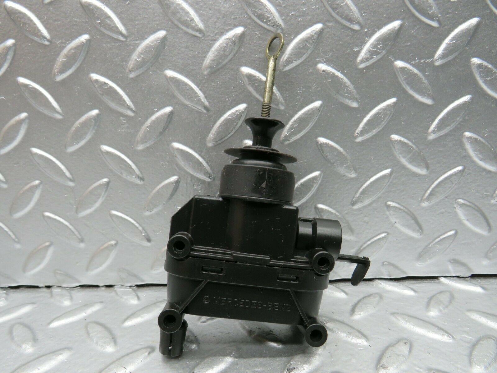 22493 Mercedes-Benz C124 E220 Coupe Door Lock Vacuum Actuator