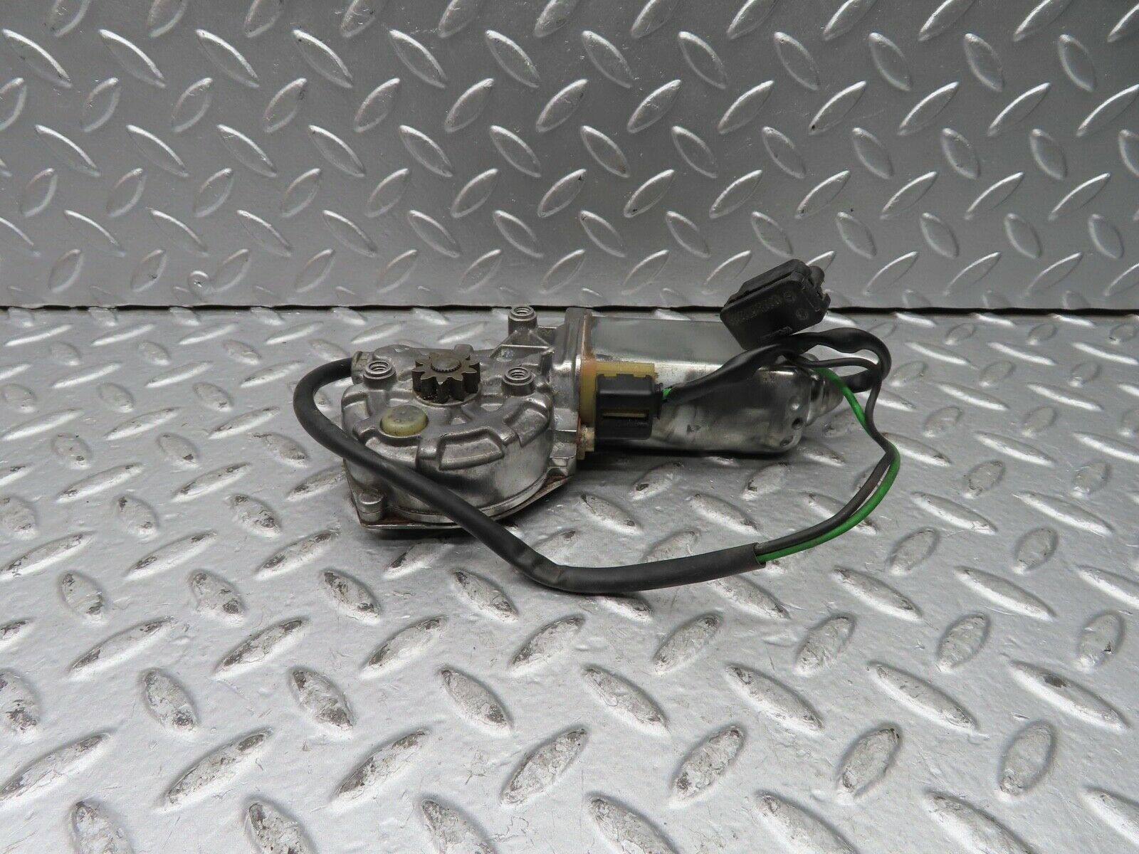 21441 Mercedes-Benz W126 300SE Rear Left Window Regulator Motor 0130821037