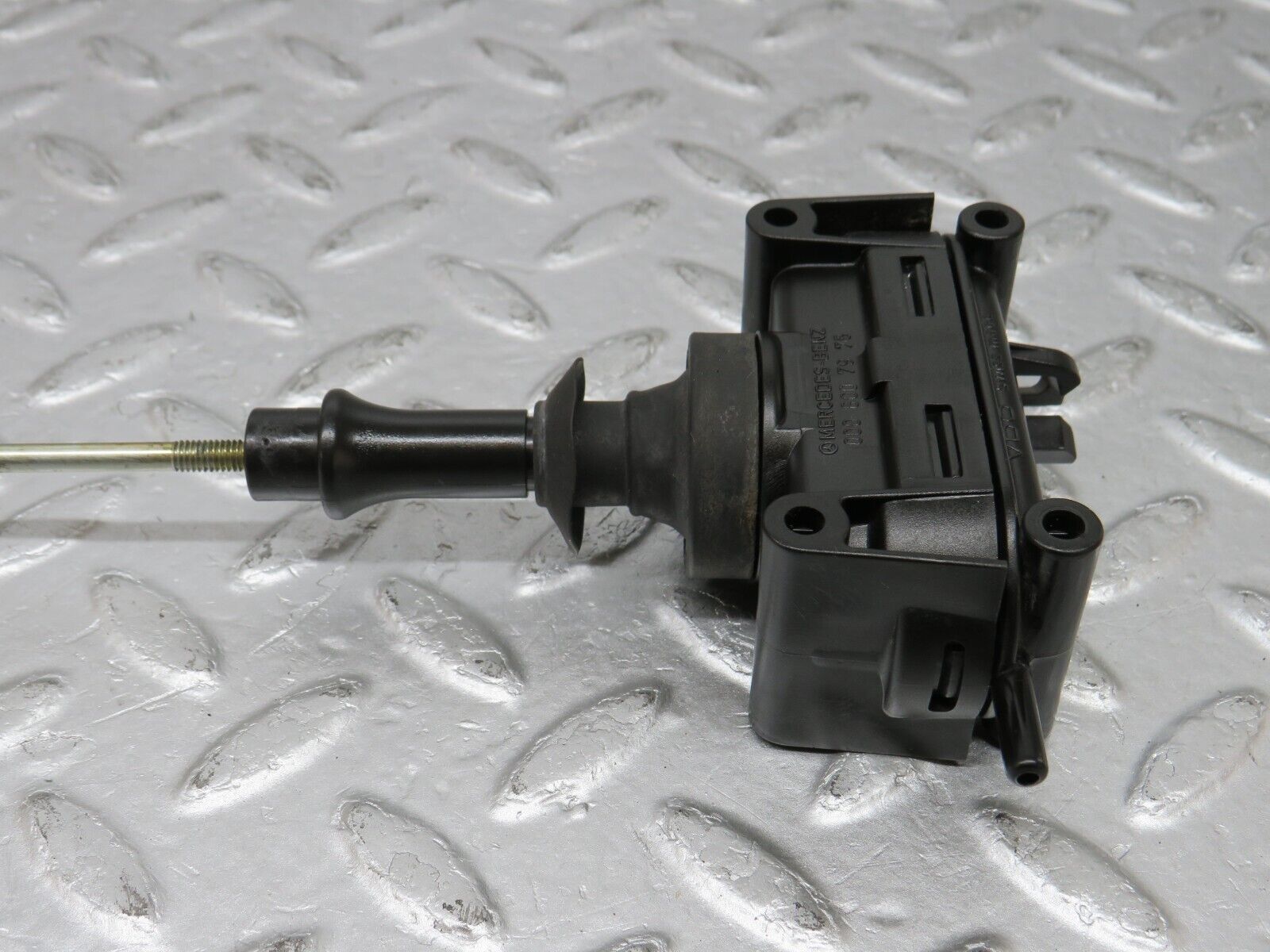 36203 Mercedes-Benz W126 420SE Rear Left Door Lock Vacuum Actuator 0008007975