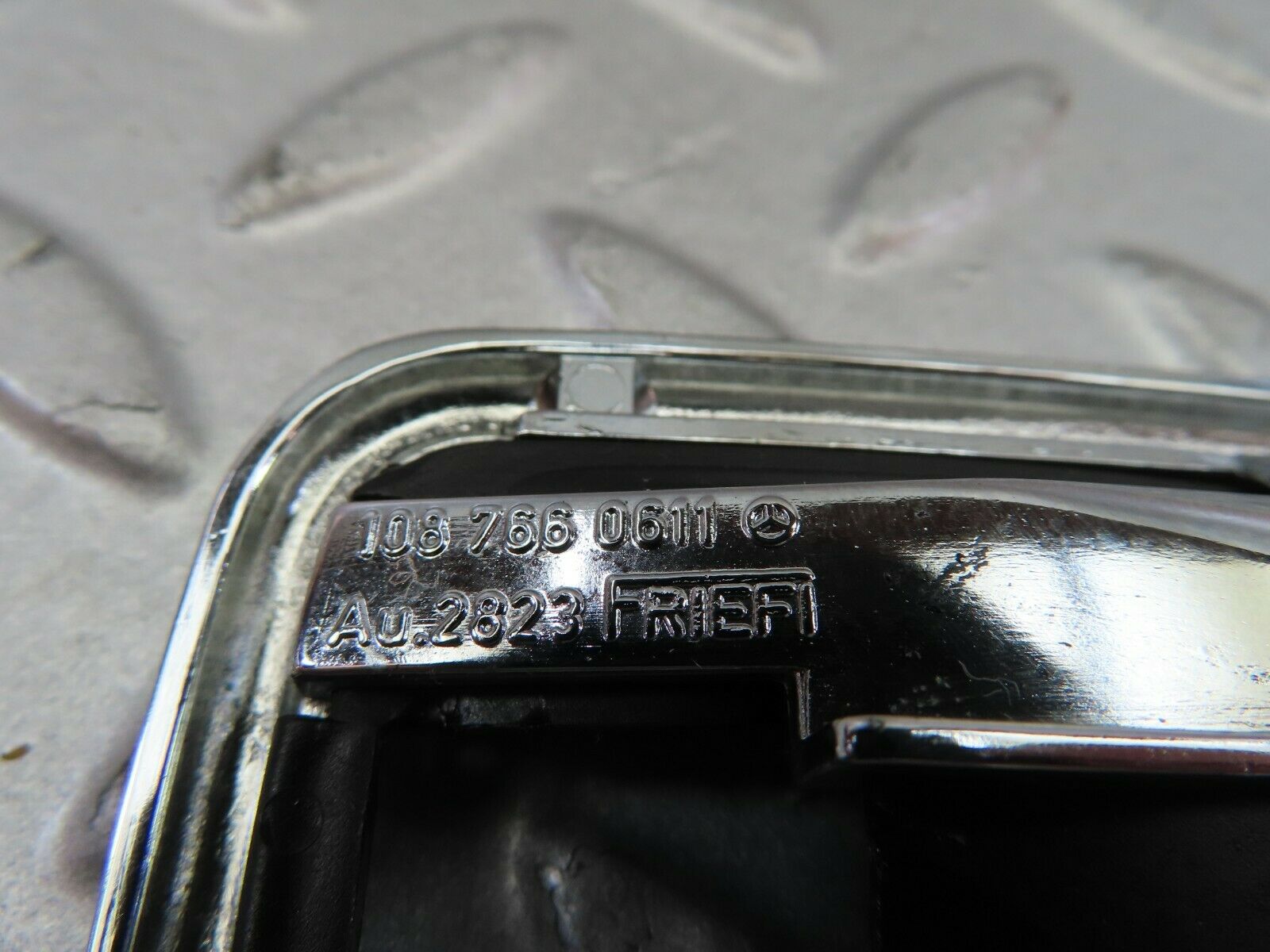 7591 Mercedes-Benz S123 230TE Wagon Chrome Frame For Door Handle 1087660611