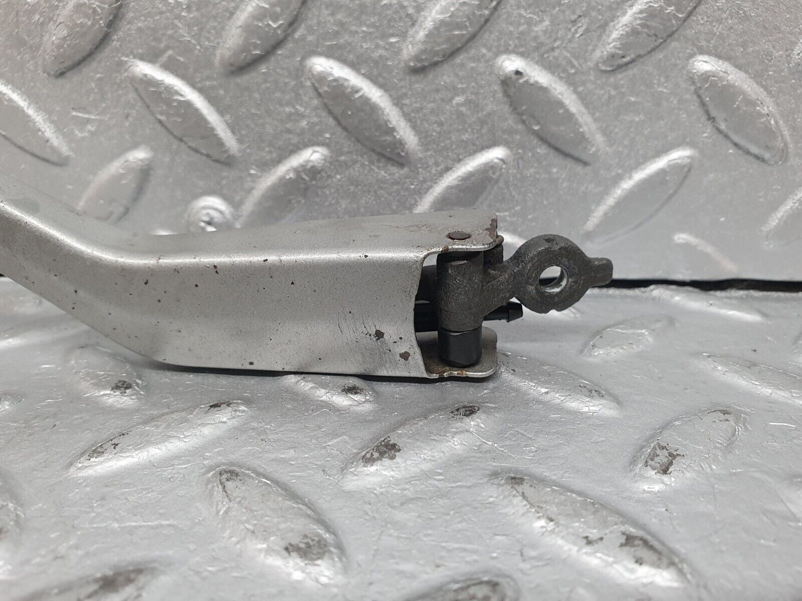 41074 Mercedes-Benz W126 300SE Headlight Wiper Arm Bosch Right Side