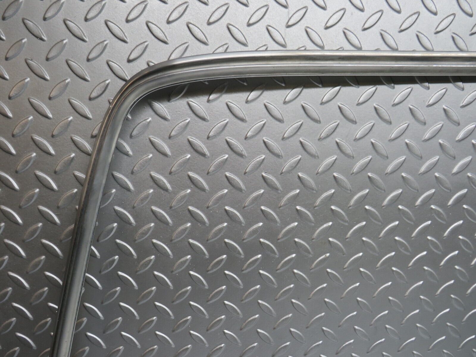 28614 Mercedes-Benz W123 280E Rear Windscreen Chrome Frame