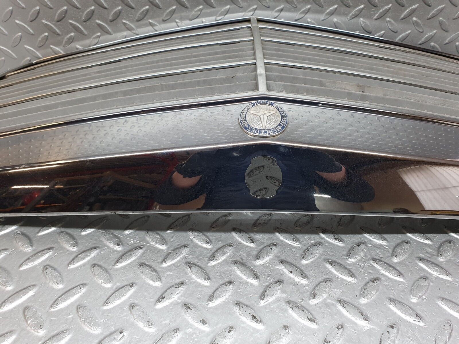 41221 Mercedes-Benz W126 300SE Bonnet Grill Chrome 1268880423