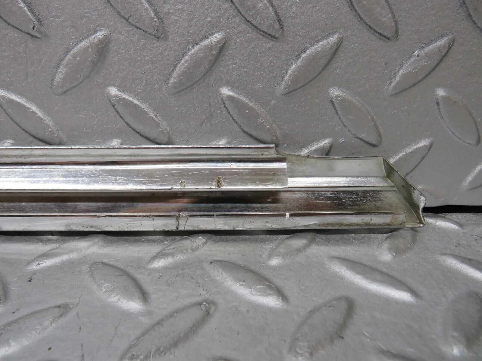 37312 Mercedes-Benz W109 300SEL Front Left Door Chrome Moulding Trim