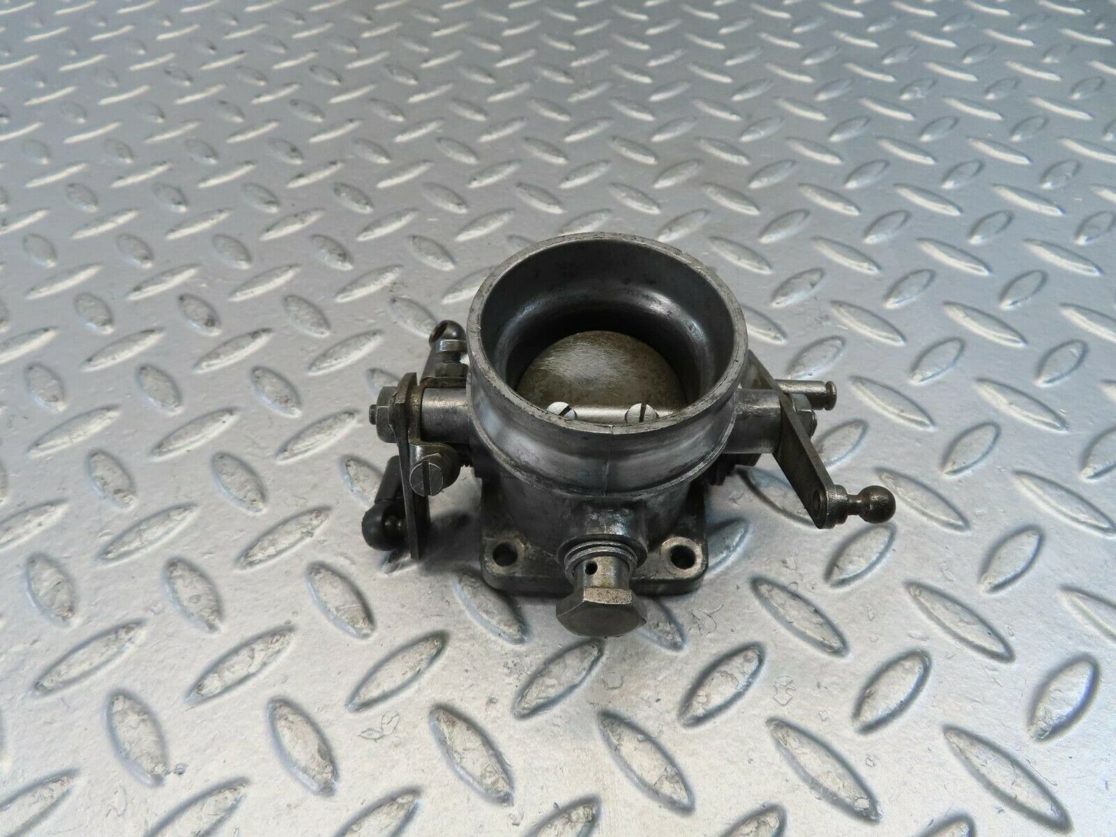 10960 Mercedes-Benz W115 220D Throttle Body Valve 6150710306