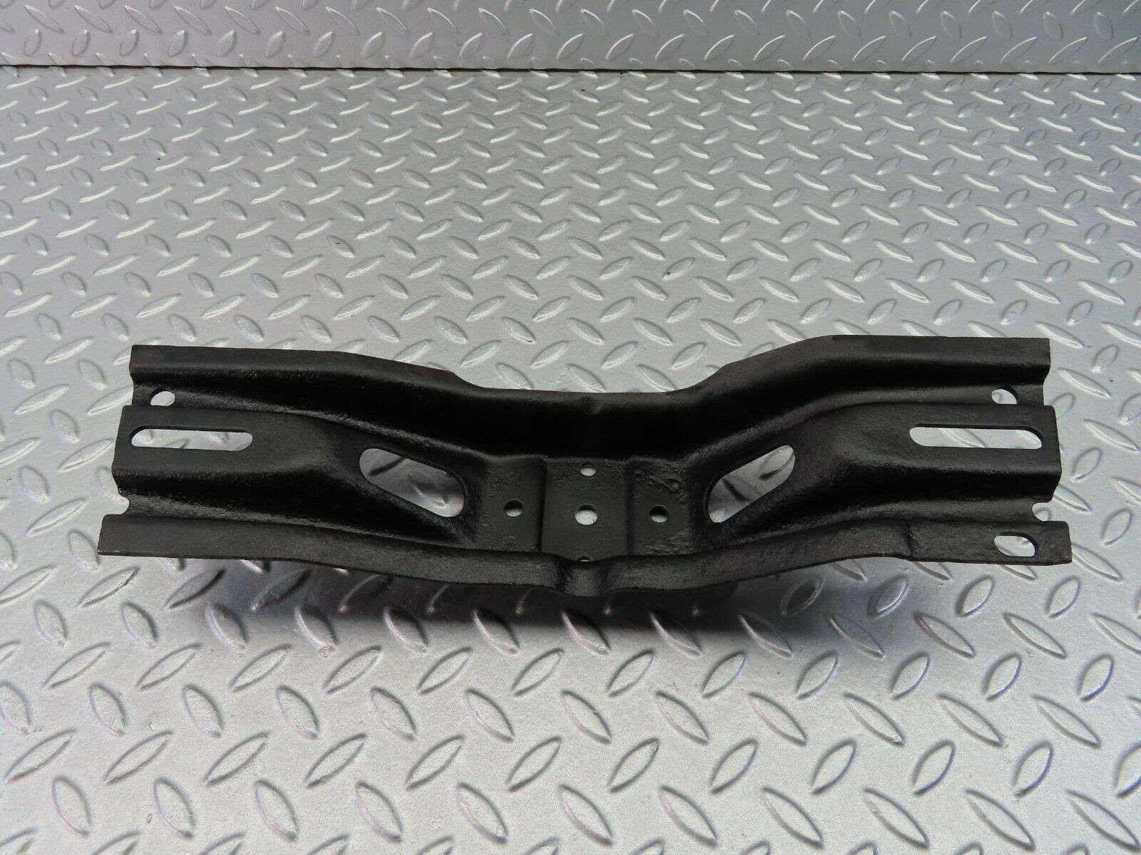 7832 Mercedes-Benz W115 220D Gearbox Mount Bracket