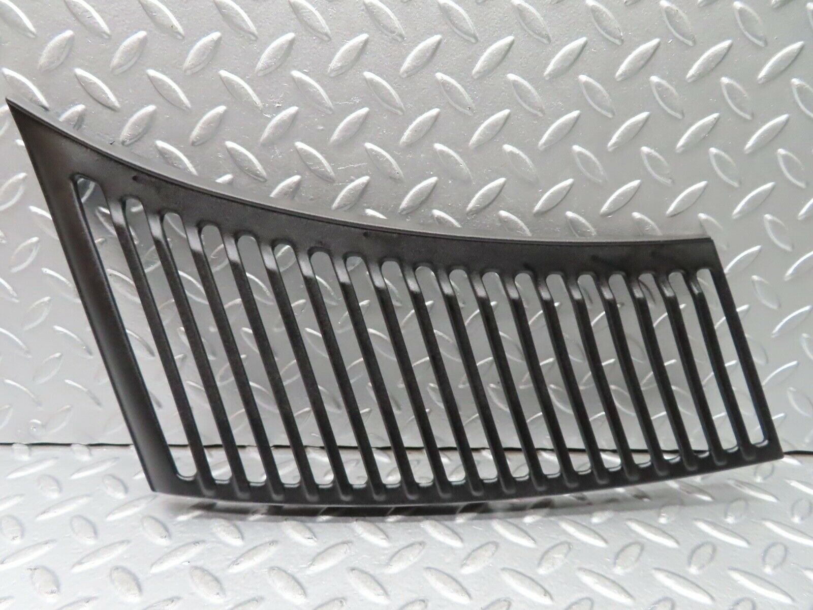20863 Mercedes-Benz R107 450SL Air Intake Grill Right Side