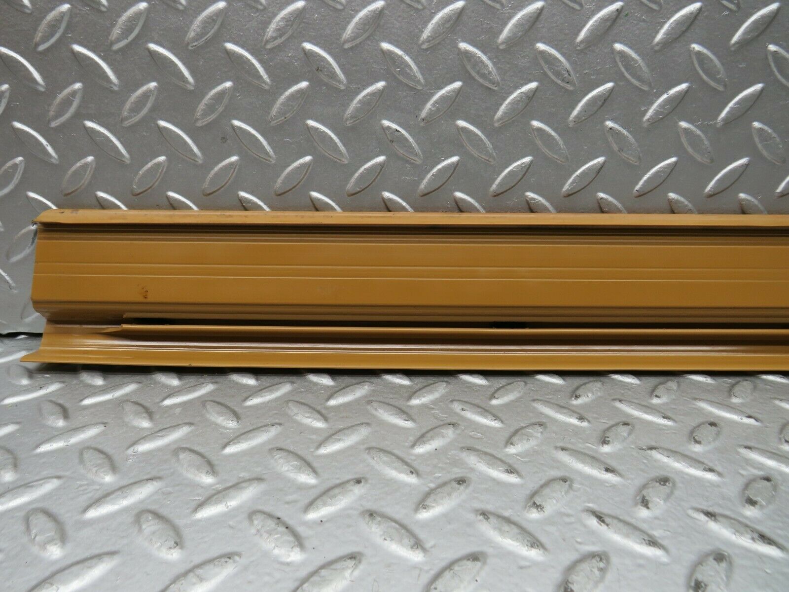22048 Mercedes-Benz S123 280TE Wagon Front Right Door Sill Trim