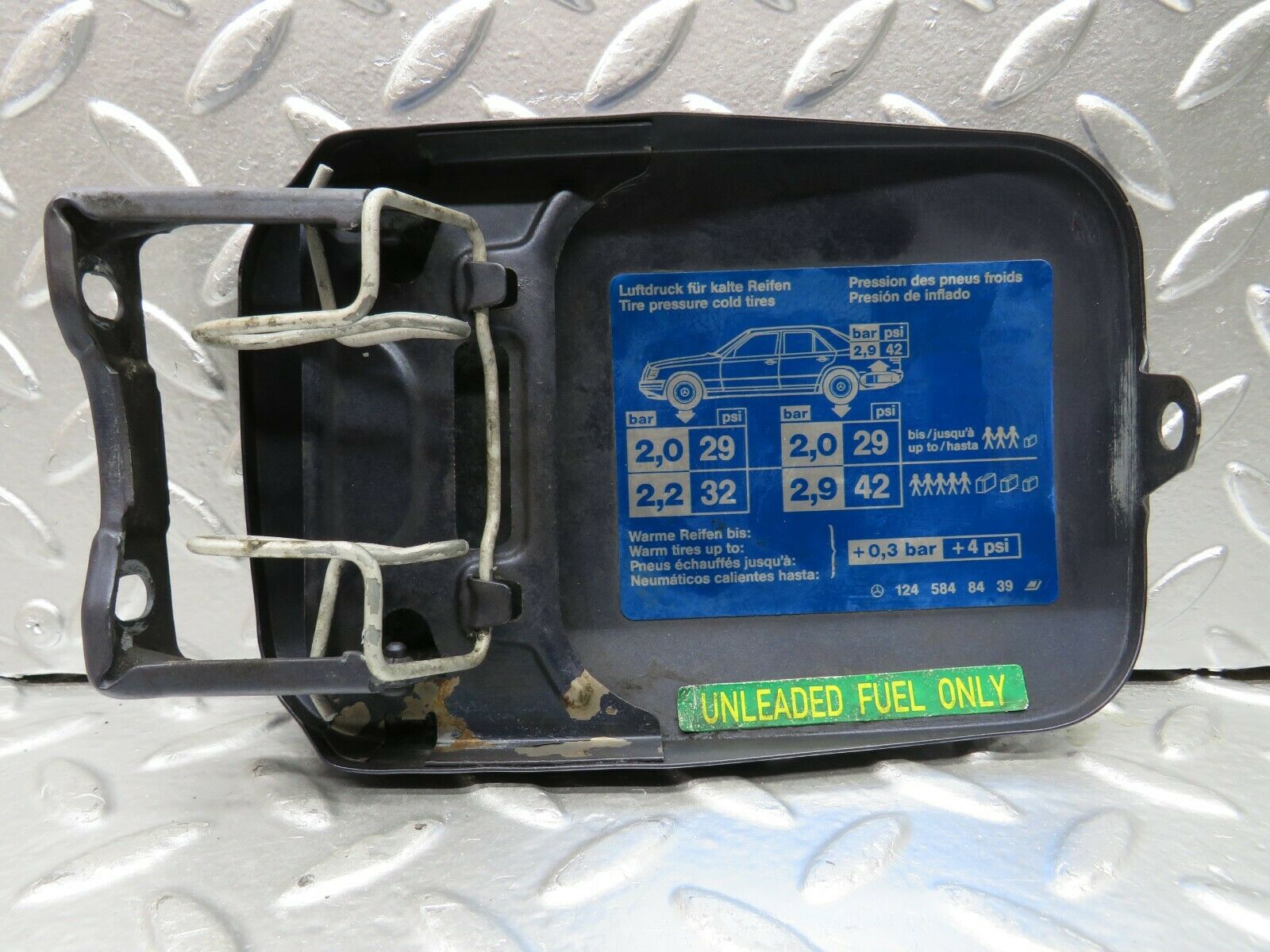 22556 Mercedes-Benz C124 E220 Coupe Fuel Tank Flap Cap 1245848439