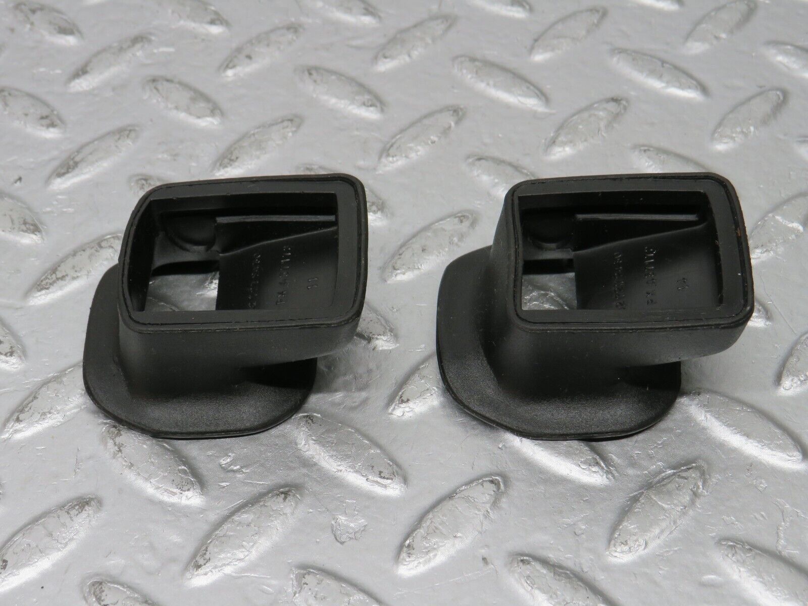 33454 Mercedes-Benz W202 C180 Front Door Check Strap Rubber Seal 2x 2027272430