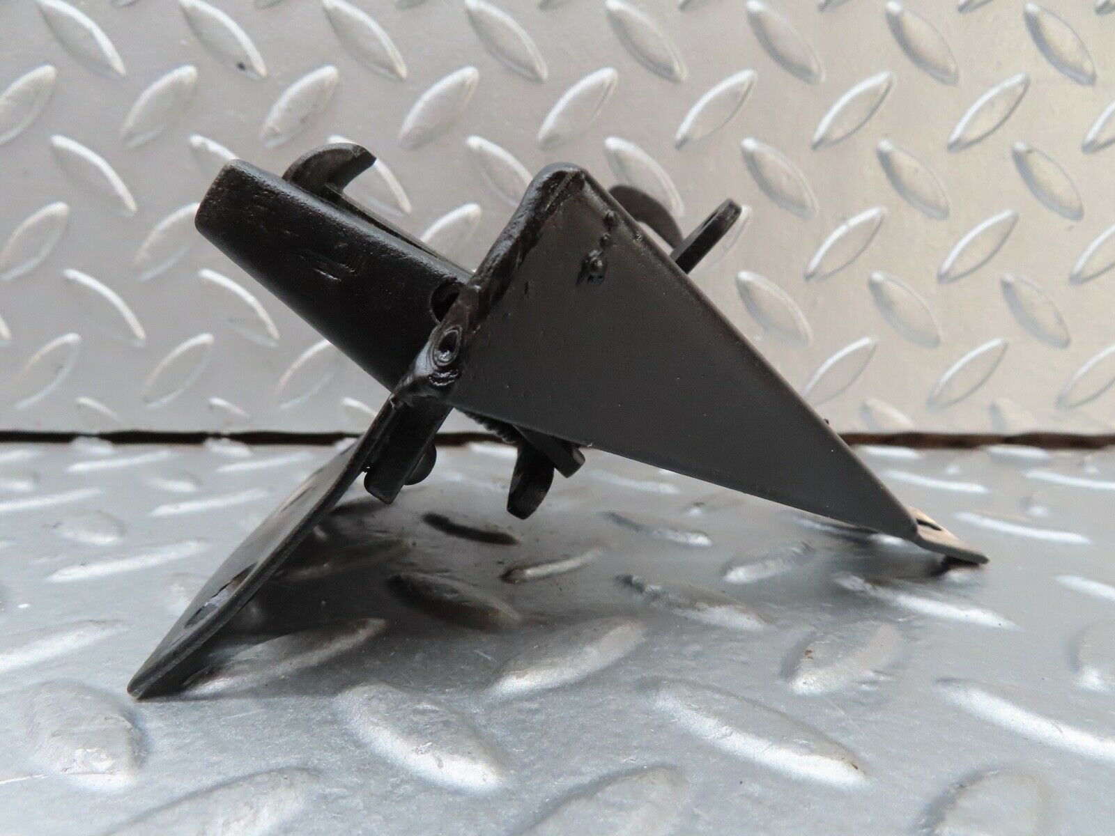 18724 Mercedes-Benz W120 W121 Ponton Bonnet Lock Lower
