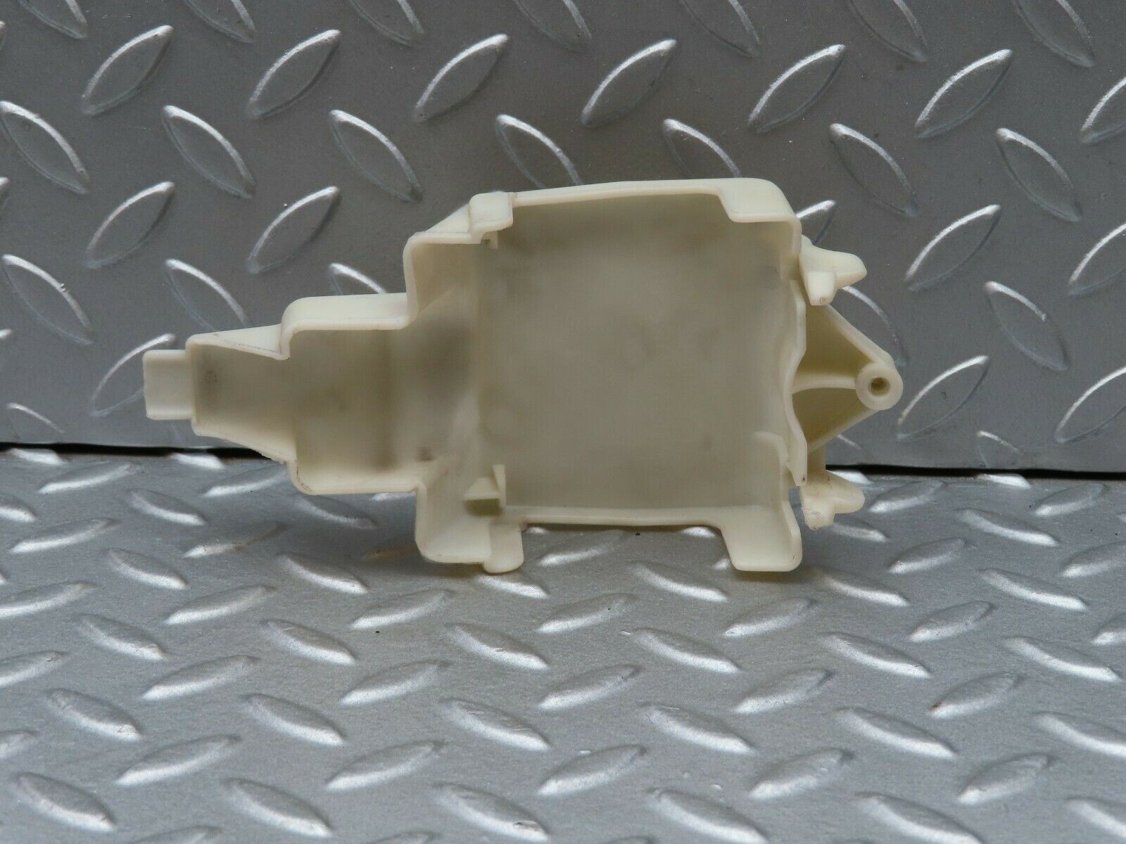 5319 Mercedes-Benz W124 230E Rear  Door Lock Vacuum Actuator Cover  1248050590