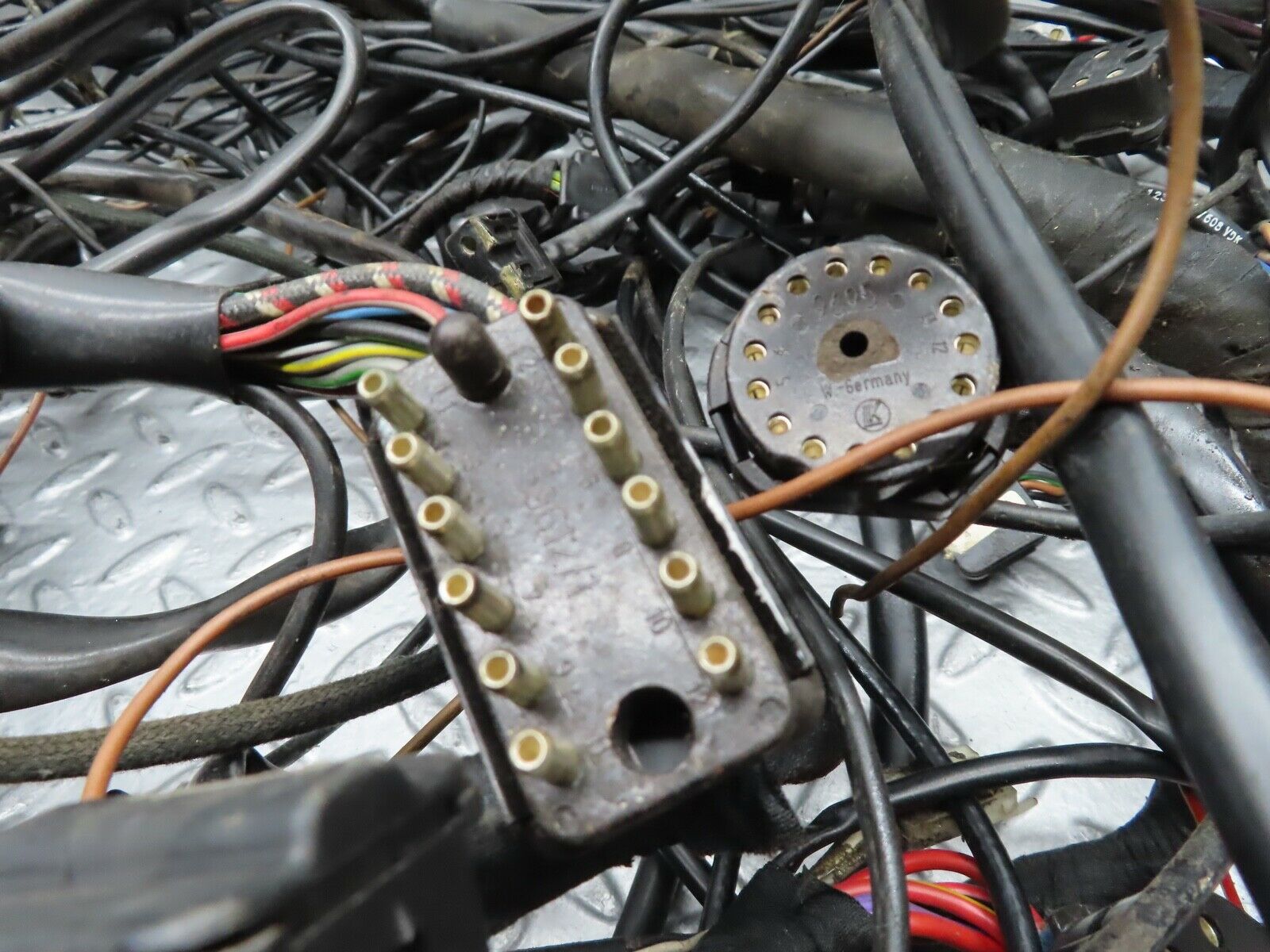 21251 Mercedes-Benz W123 230E Engine Chassis Body Wire Wiring Harness