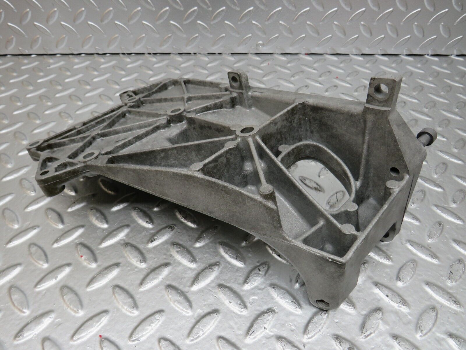 24798 Mercedes-Benz W140 S320 Alternator Generator Bracket Mount 1041550635