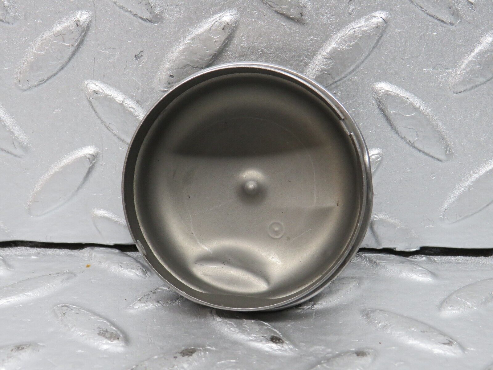 38480 Mercedes-Benz R129 280SL Coupe Wheel Hub Locking Cap With Bearing