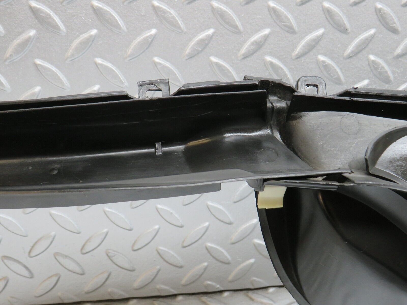 37886 Mercedes-Benz A124 320E Cabriolet Water Drain 1246204278 1246283707 1246283407