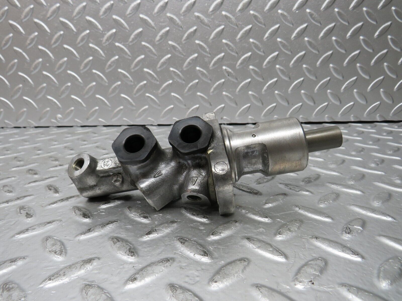 30339 Mercedes-Benz W124 230E Brake Master Cylinder Ate
