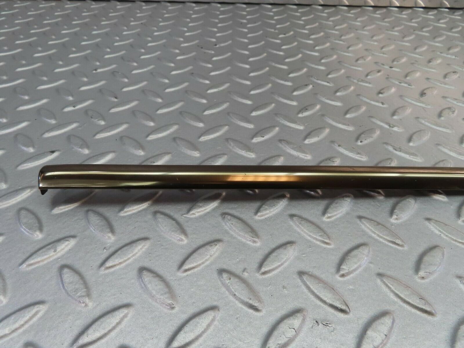 9542 Mercedes-Benz C124 300CE Coupe Front Left Door Chrome Trim