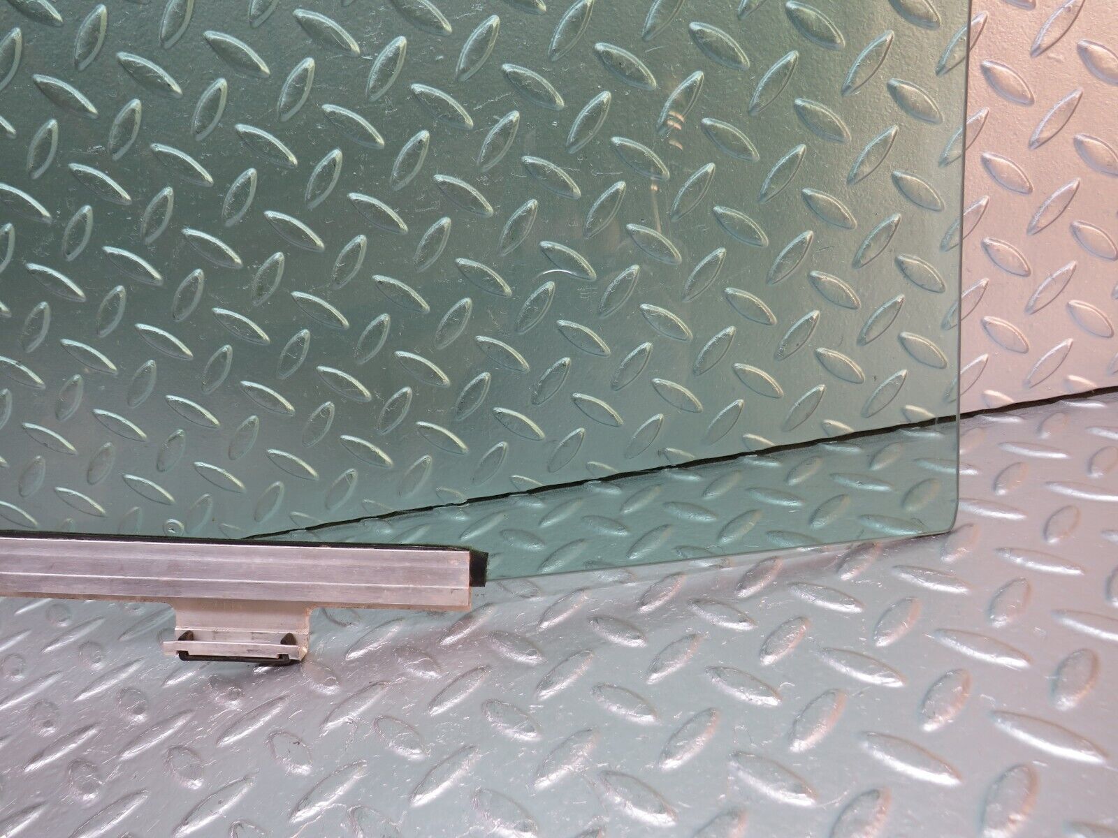 30421 Mercedes-Benz W124 230E Rear Left Door Window Glass