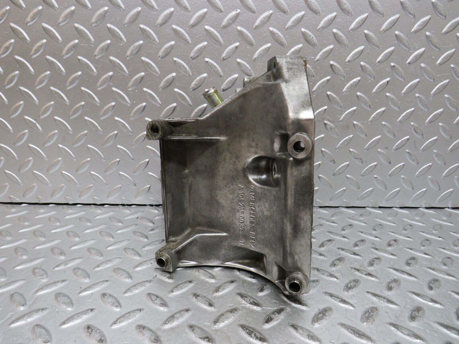 29023 Mercedes-Benz C124 320CE Coupe AC Compressor Mount Bracket 1042360030