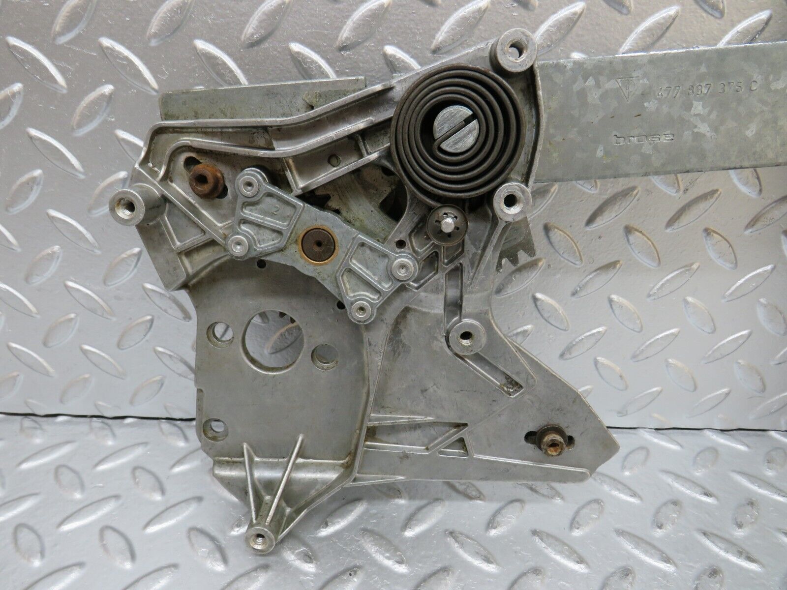 30070 Porsche 924 Right Door Power Window Regulator 477837376