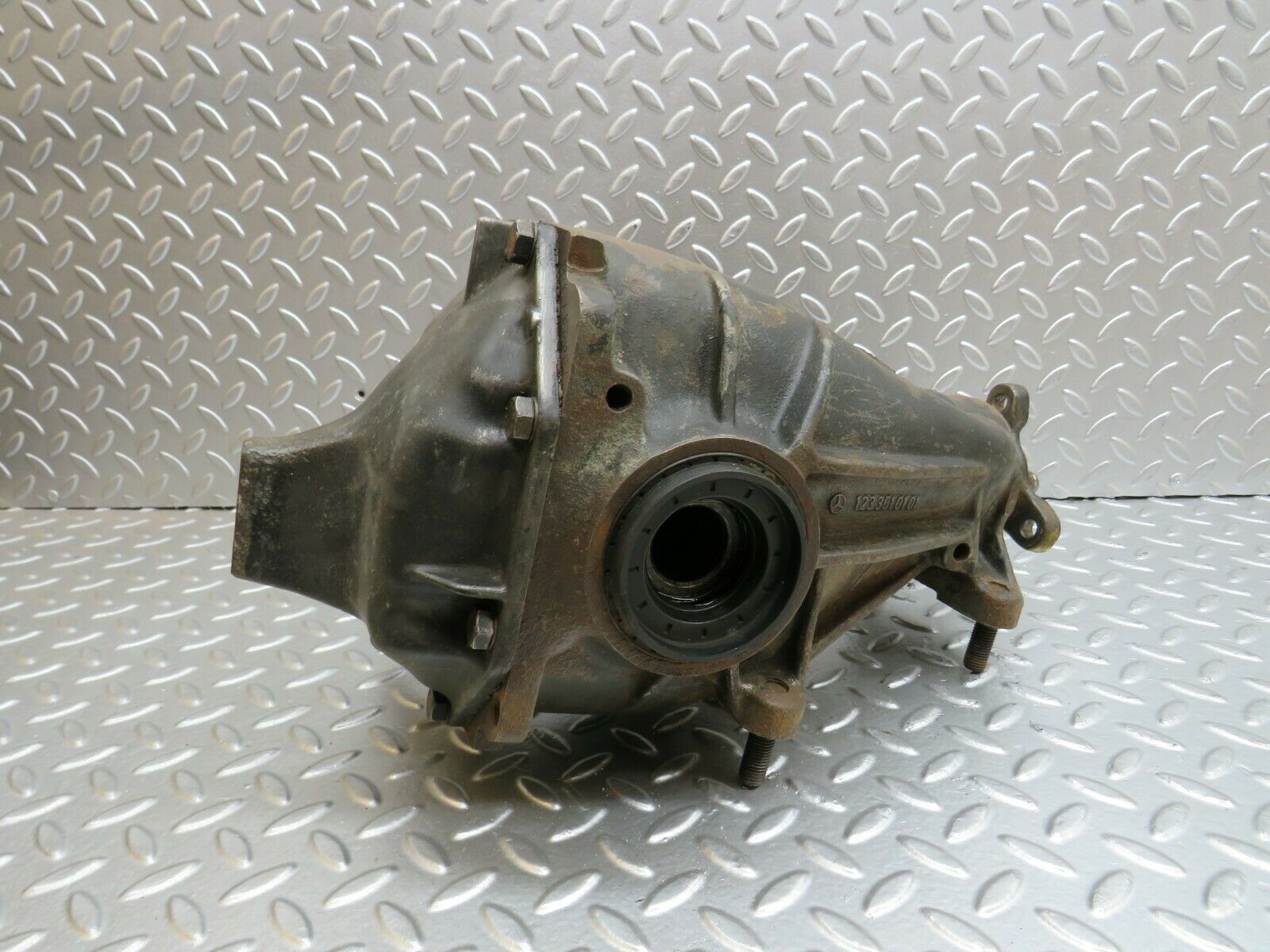 24185 Mercedes-Benz W123 280E Rear Differential Ratio 3.58 1233510101