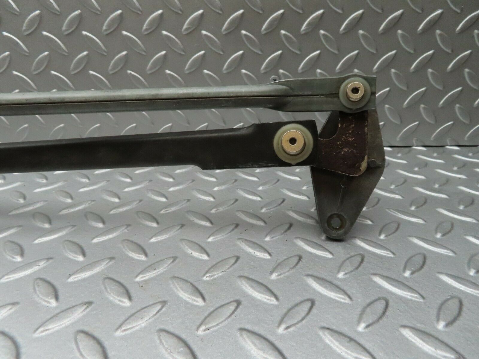 4808 Mercedes-Benz W114 280CE Coupe Windscreen Wiper Linkage