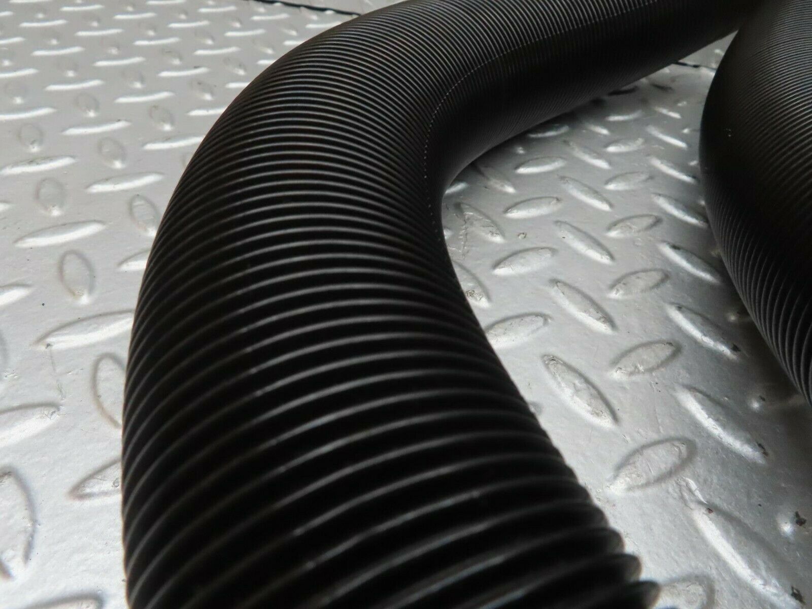 15299 Mercedes-Benz W123 230E 2x Air Duct Pipe Hose