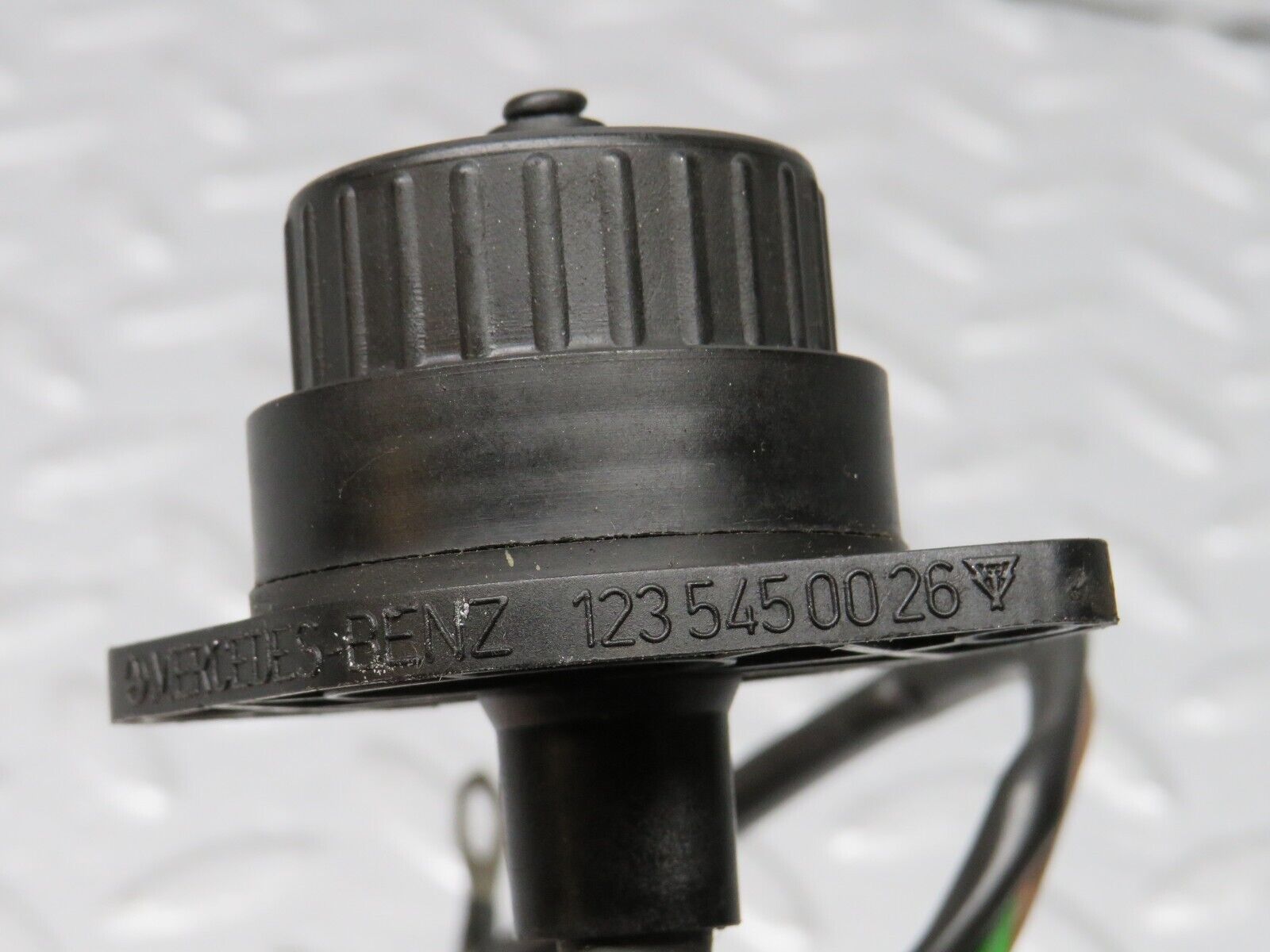 39099 Mercedes-Benz R107 500SL Diagnostic Connector 1235450026 1235450003 1075404808
