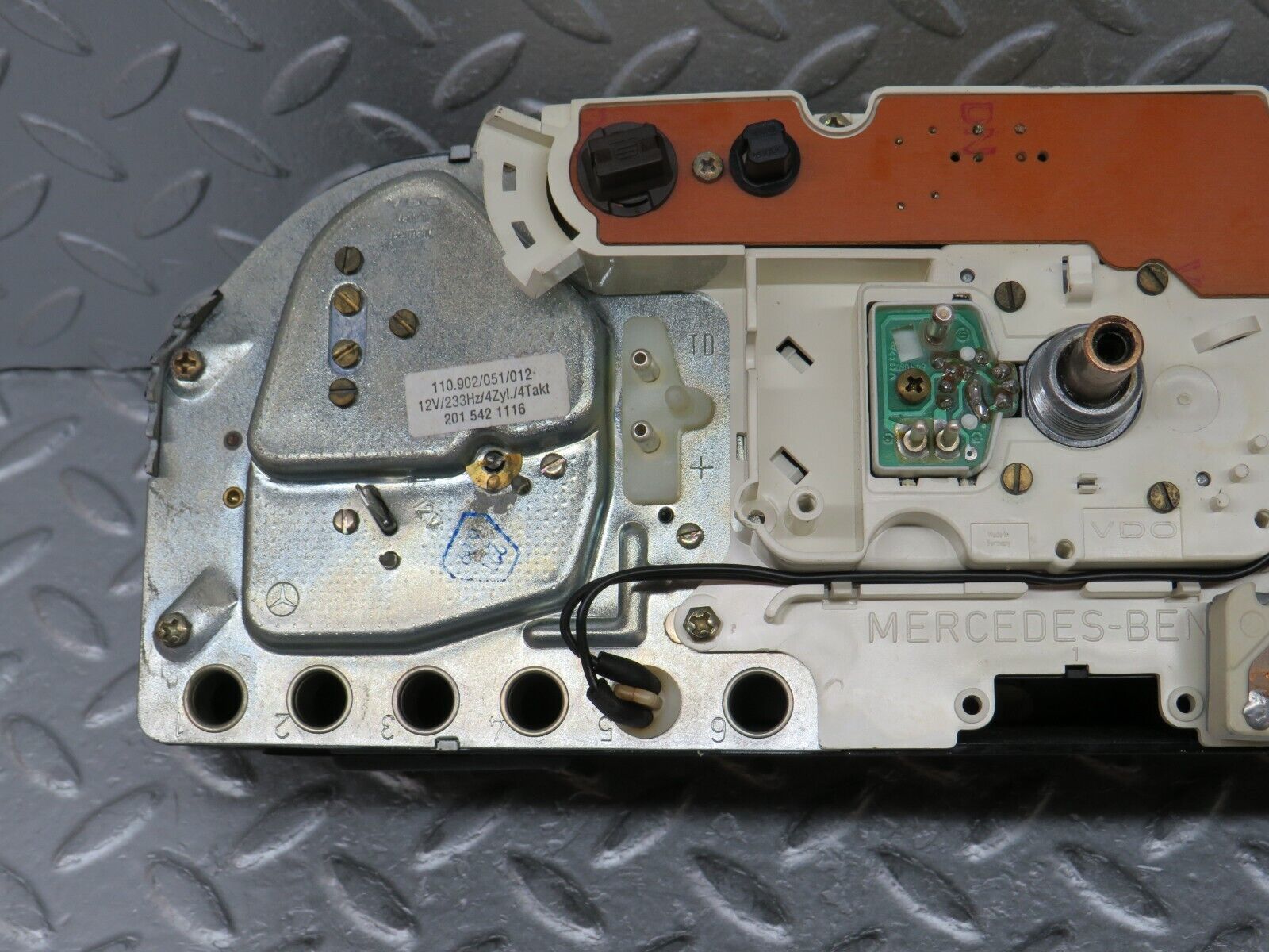 36528 Mercedes-Benz W201 190E 2.0L Instrument Cluster 2015438321 2015422306
