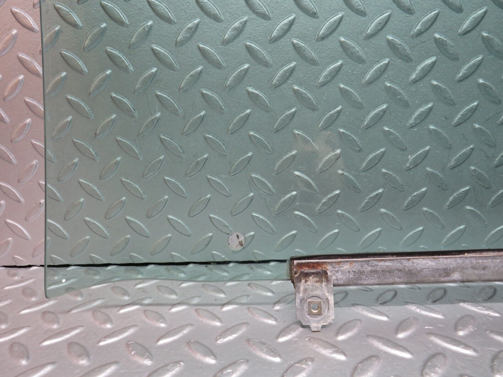 39665 Mercedes-Benz R129 320SL Coupe Left Door Window Glass