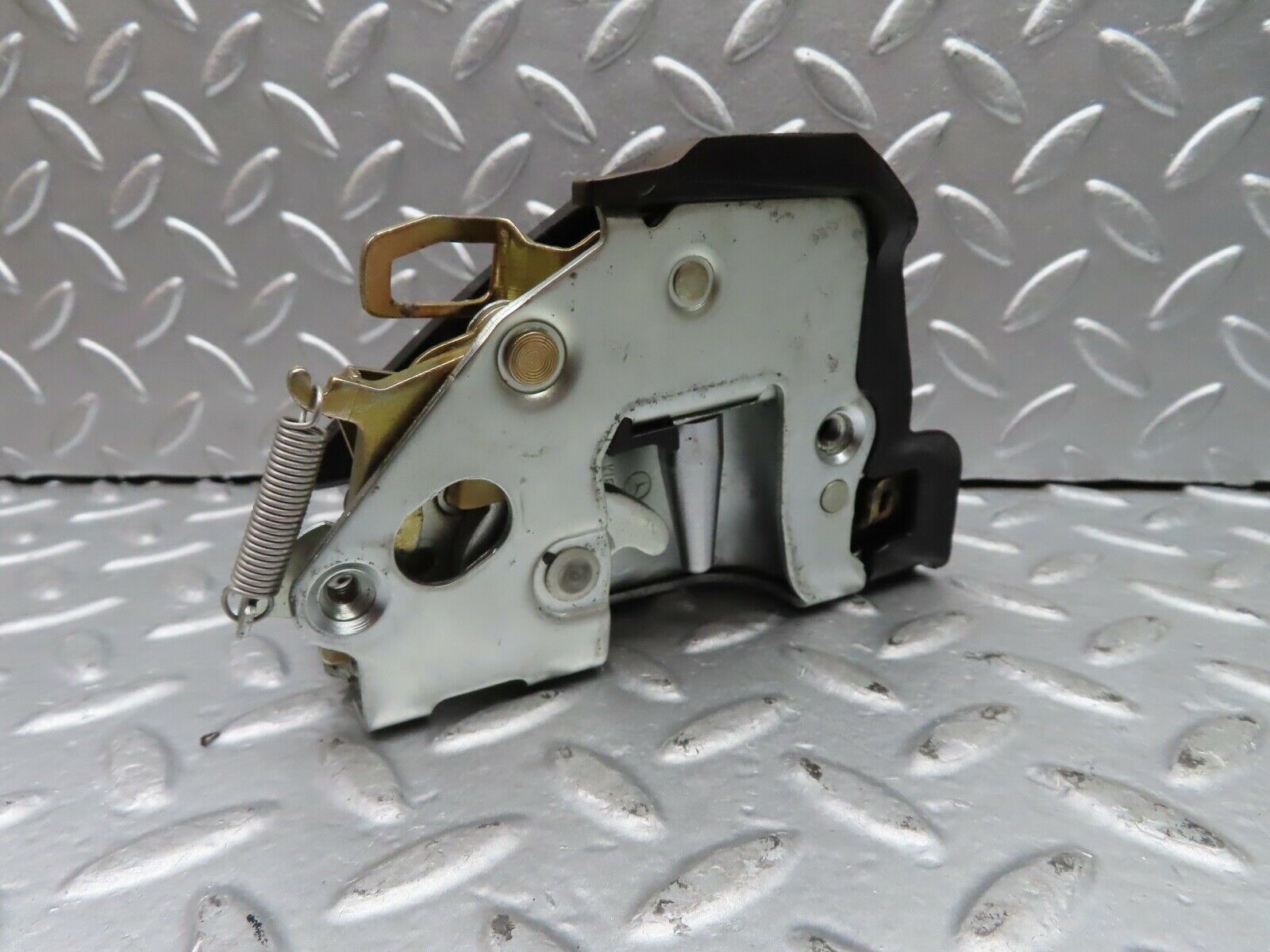 21057 Mercedes-Benz W123 230E Rear Left Door Lock Mechanism 1237330108